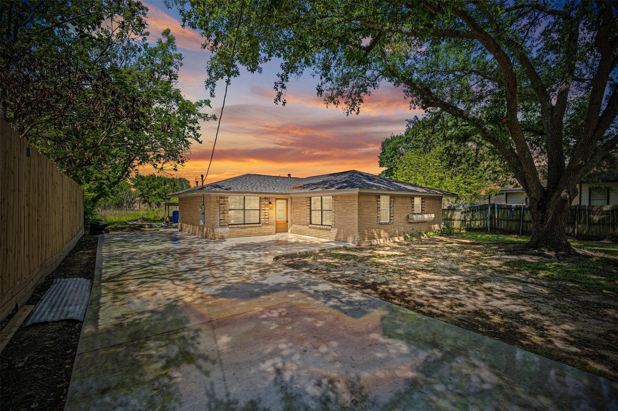 Cleo St, Fresno, TX 77545