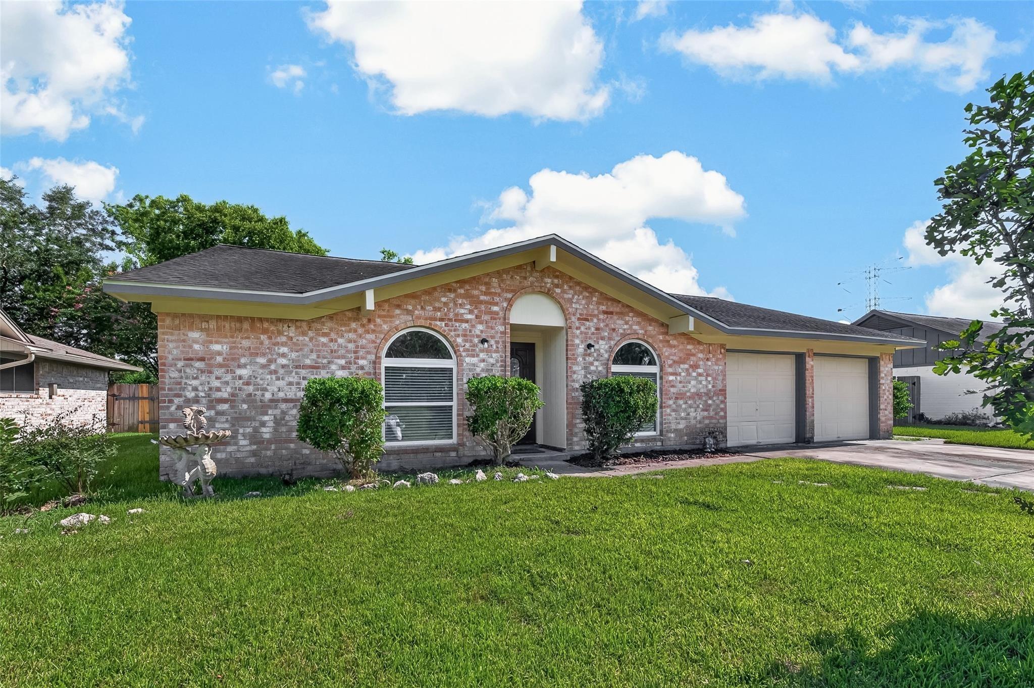 Kingsway Dr, League City, TX 77573