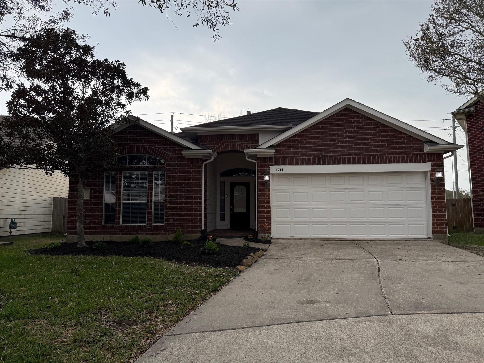 Grovewick Ln, Dickinson, TX 77539