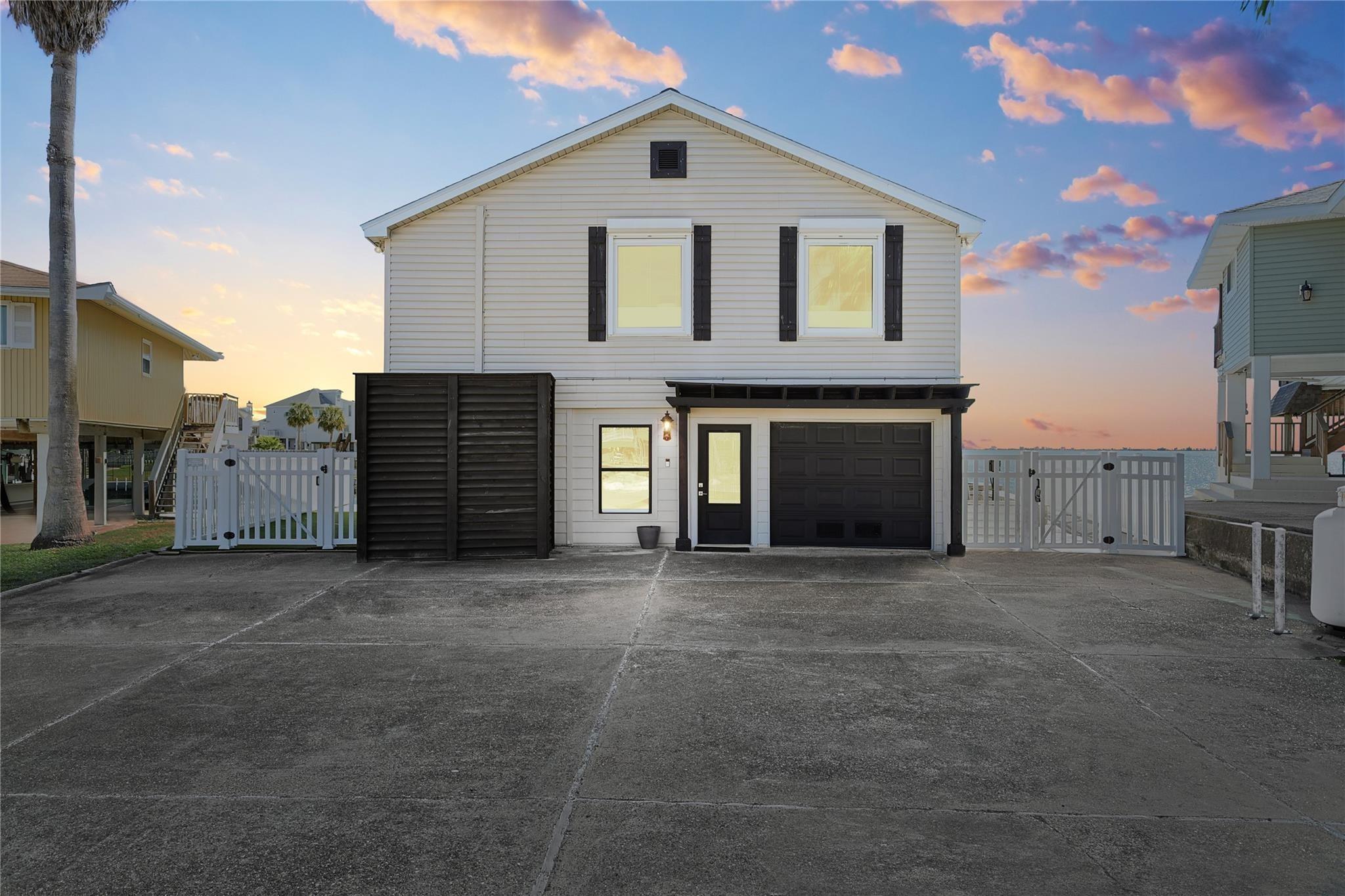 Tamana Dr, Galveston, TX 77554