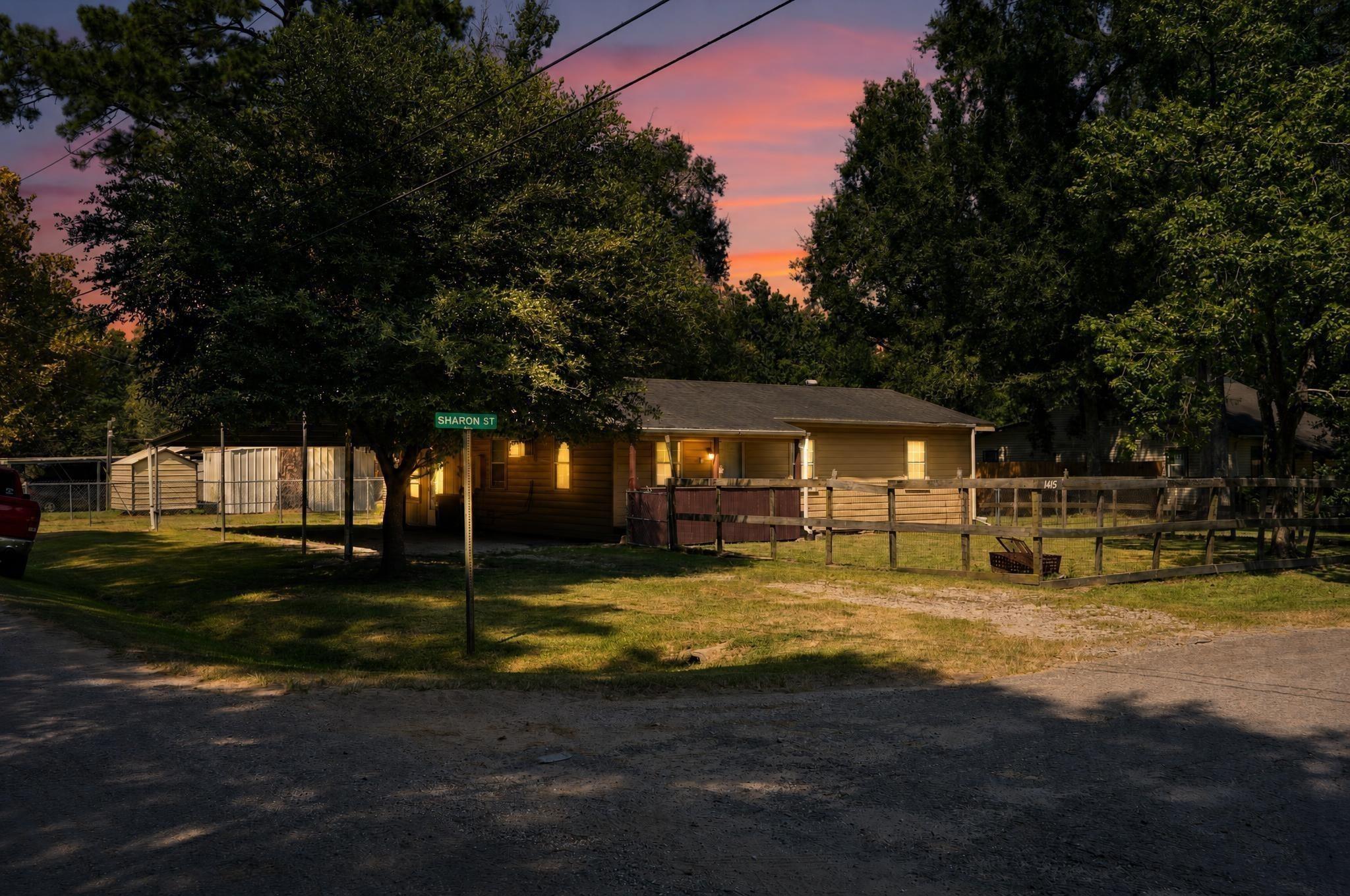 Sharon St, Vidor, TX 77662