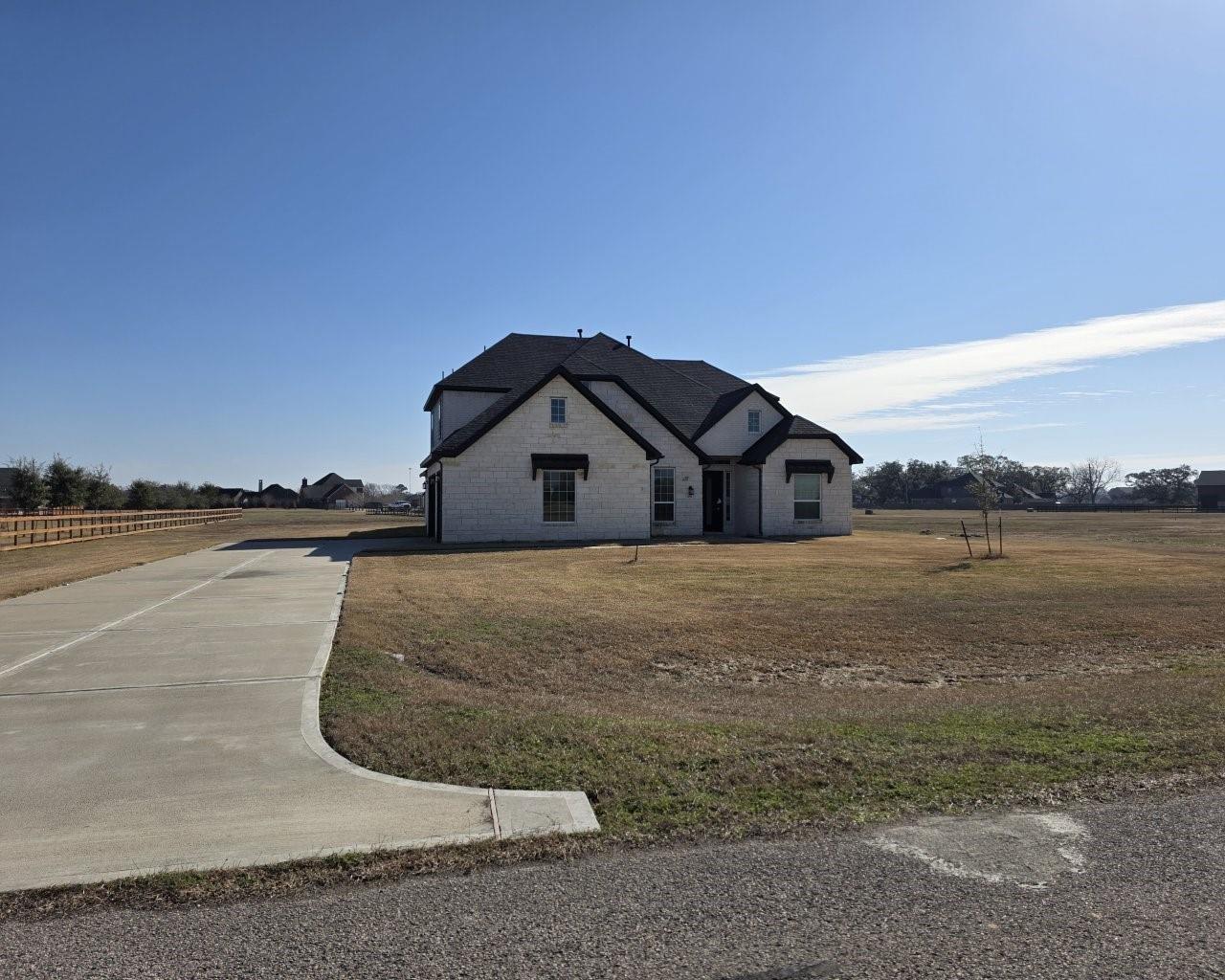 Lakeland Cir, Rosharon, TX 77583