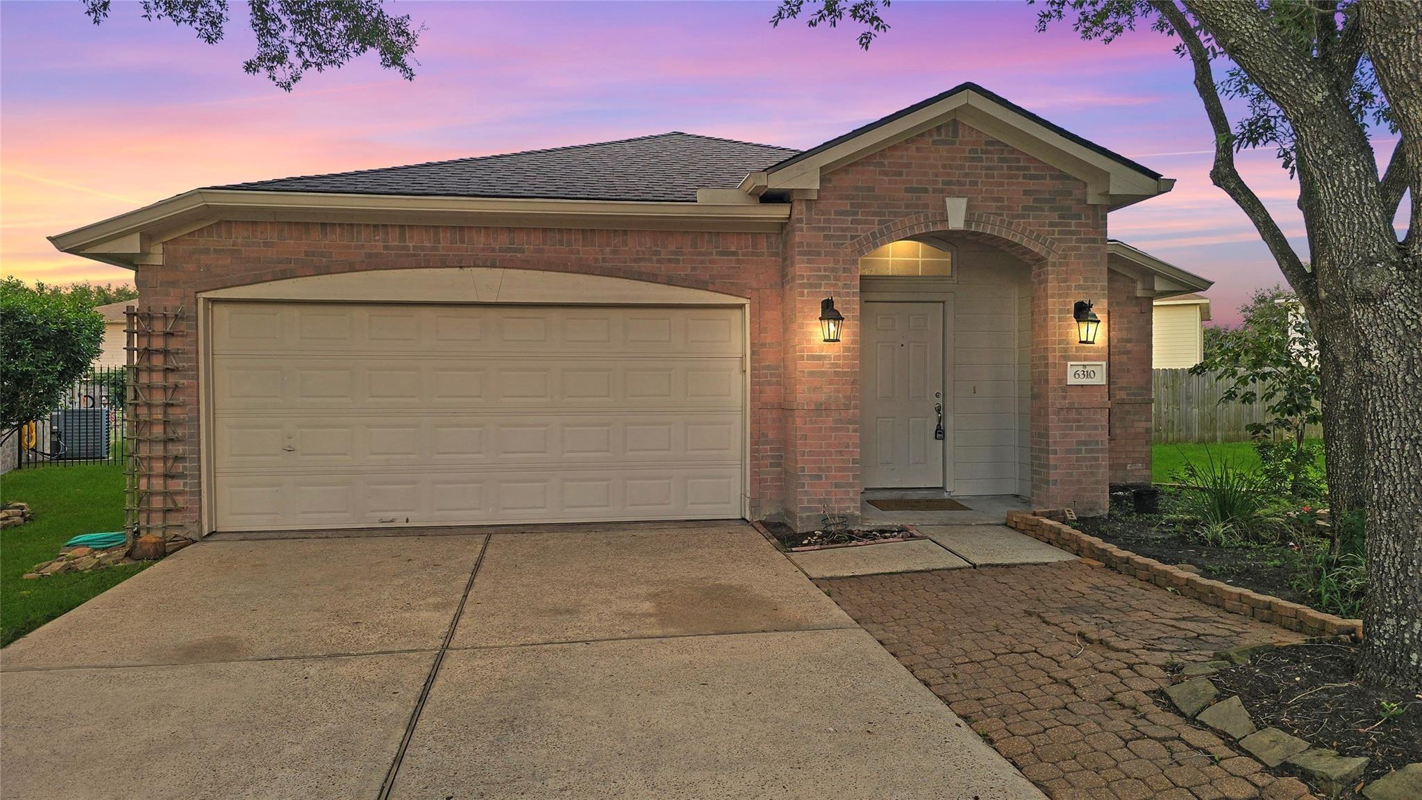 Macquarie Dr, Katy, TX 77449