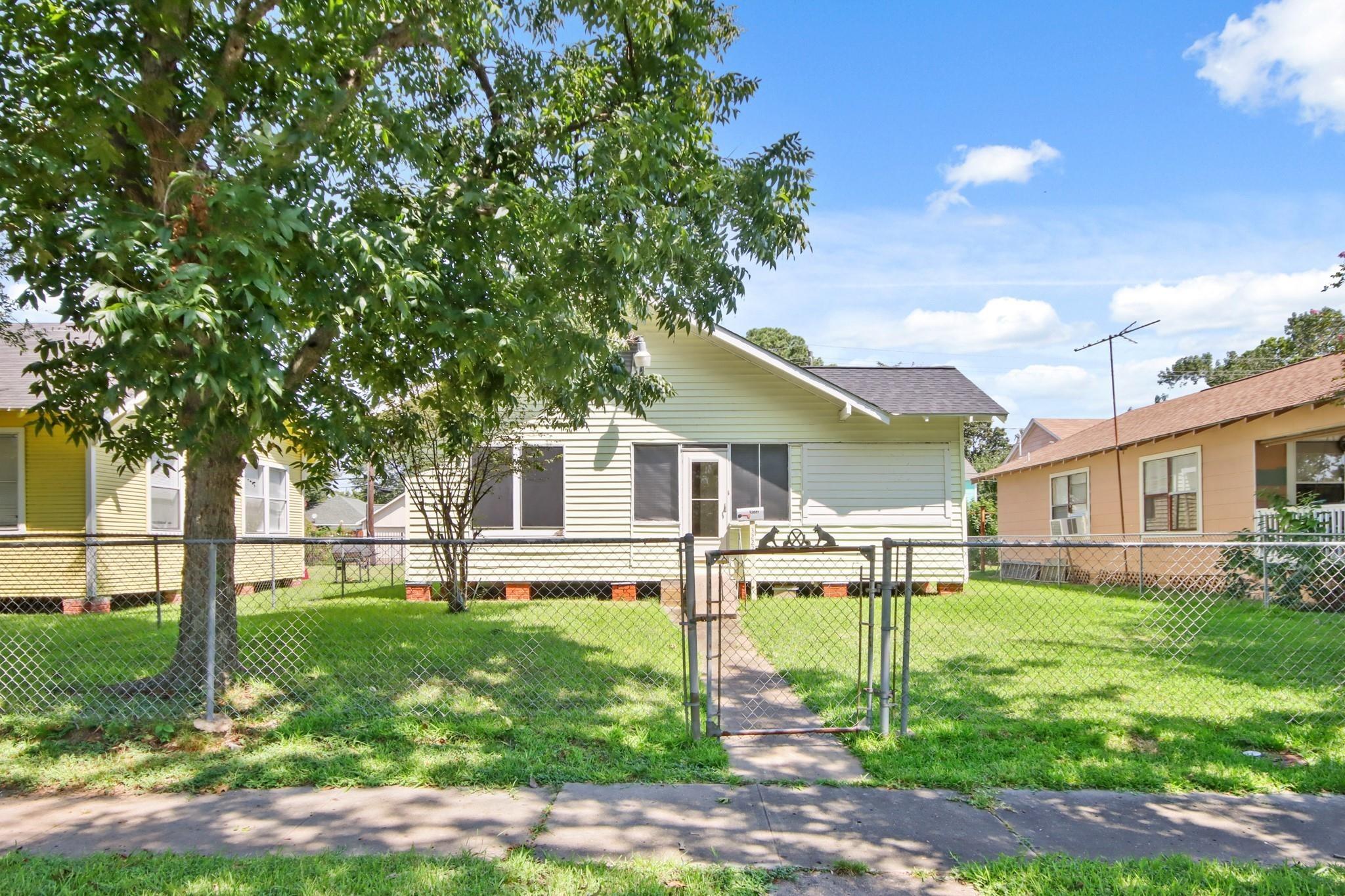 Illinois St, Baytown, TX 77520