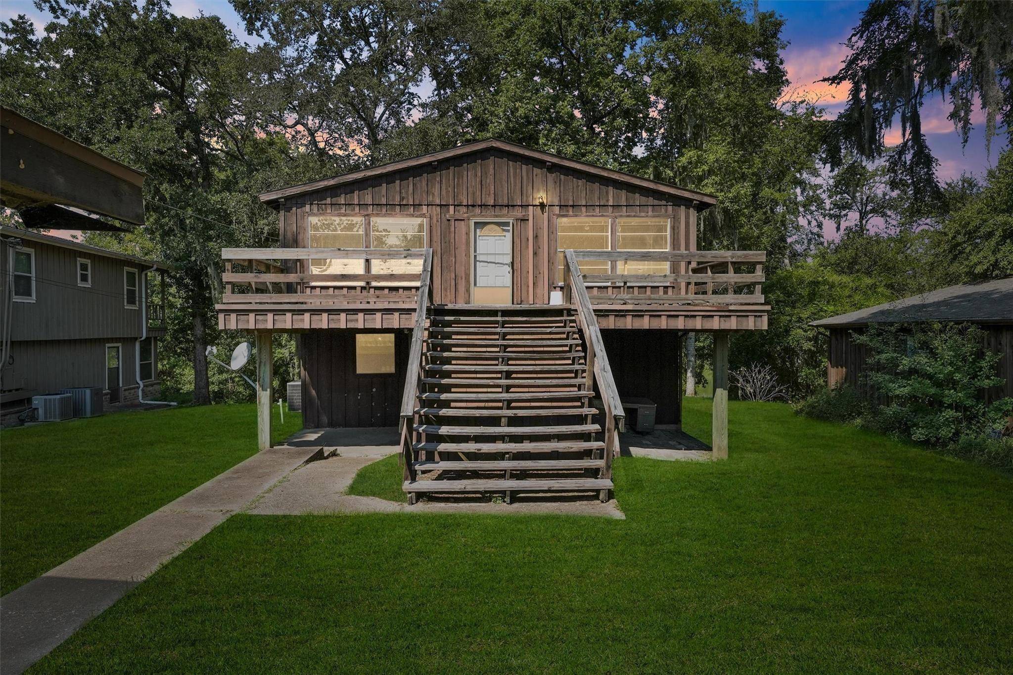 Walker Trl, Huntsville, TX 77320
