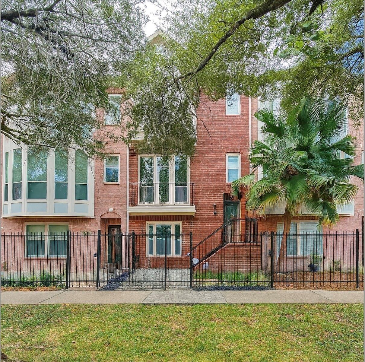 La Branch St, Houston, TX 77004