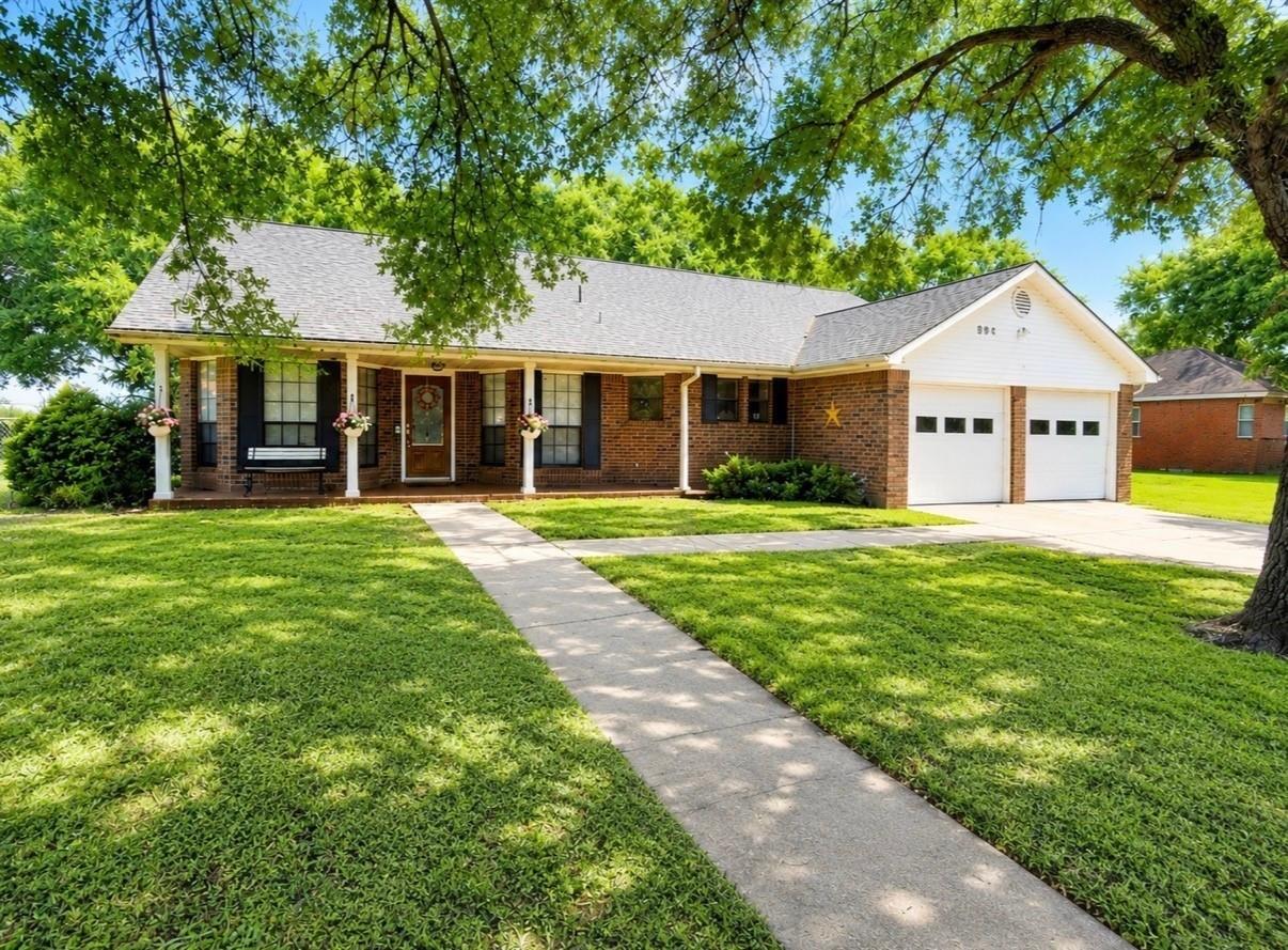 John Albert Dr, East Bernard, TX 77435
