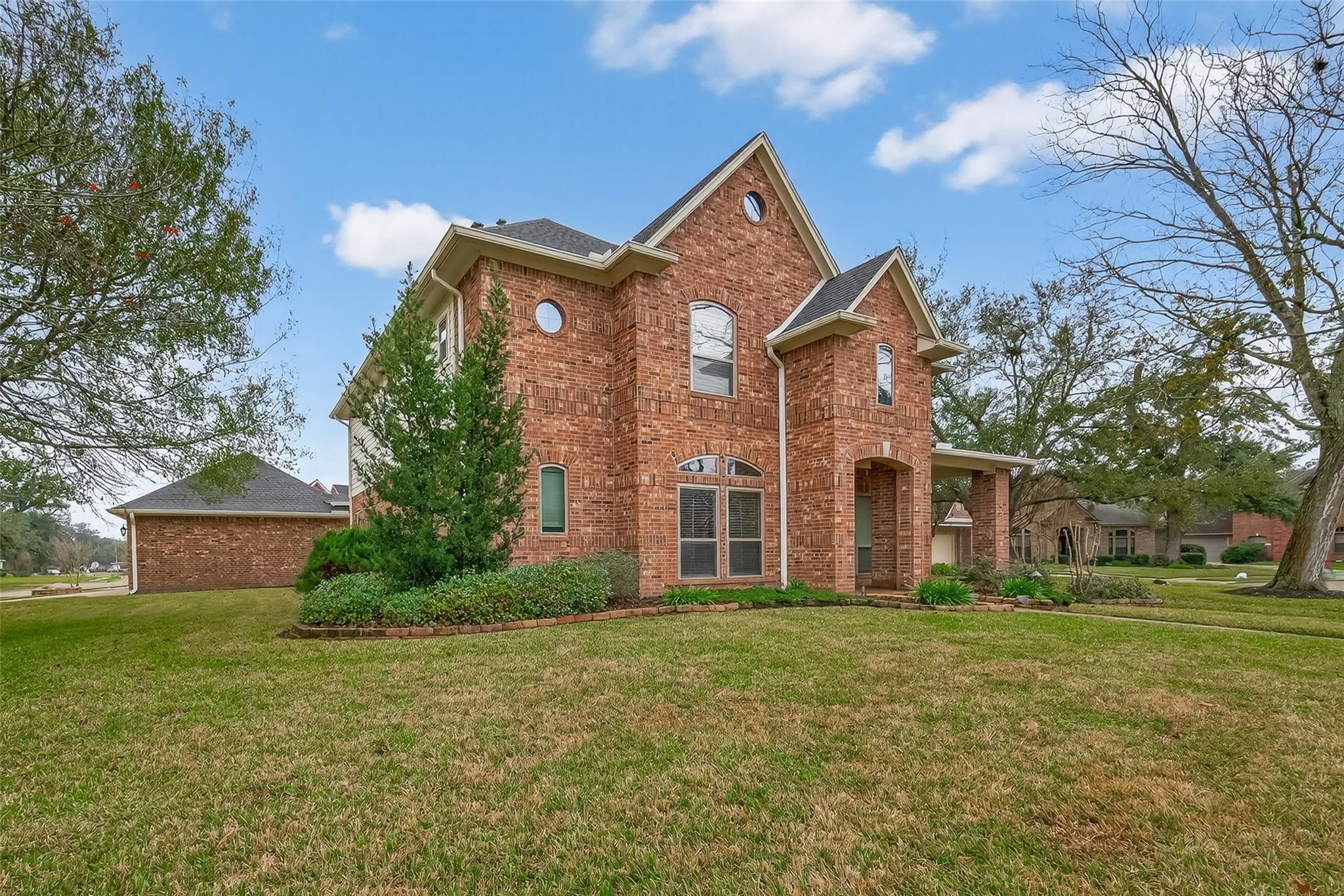 English Oak Ct, Lake Jackson, TX 77566