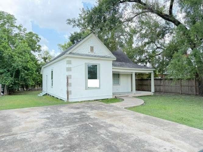 Saxon Dr, Houston, TX 77092