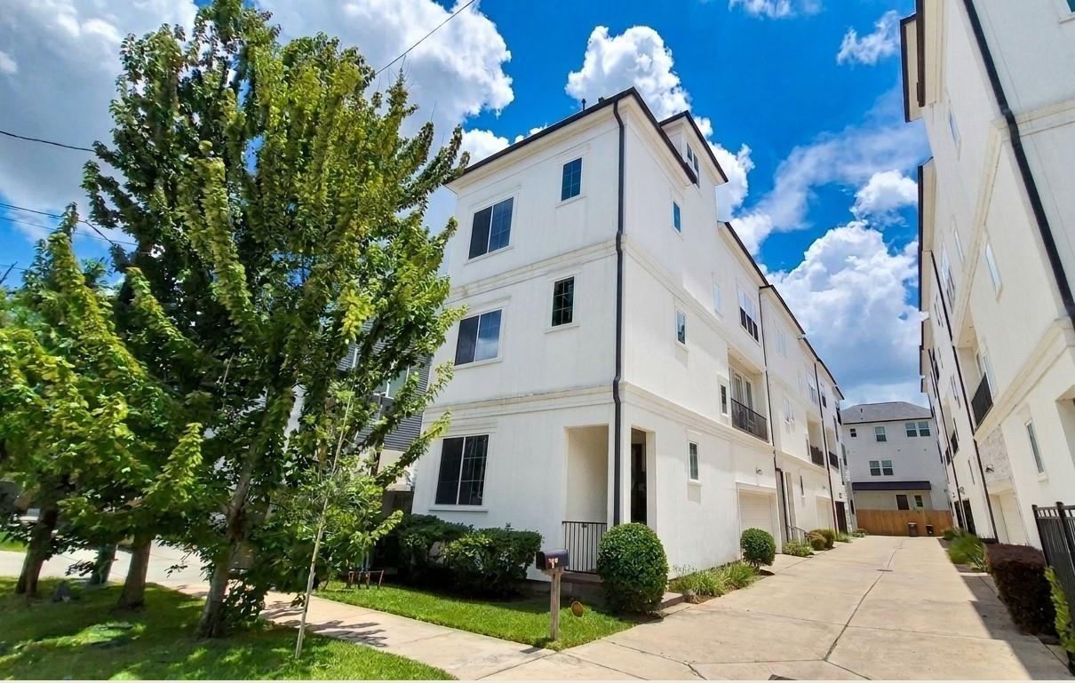W 24th St, Houston, TX 77008