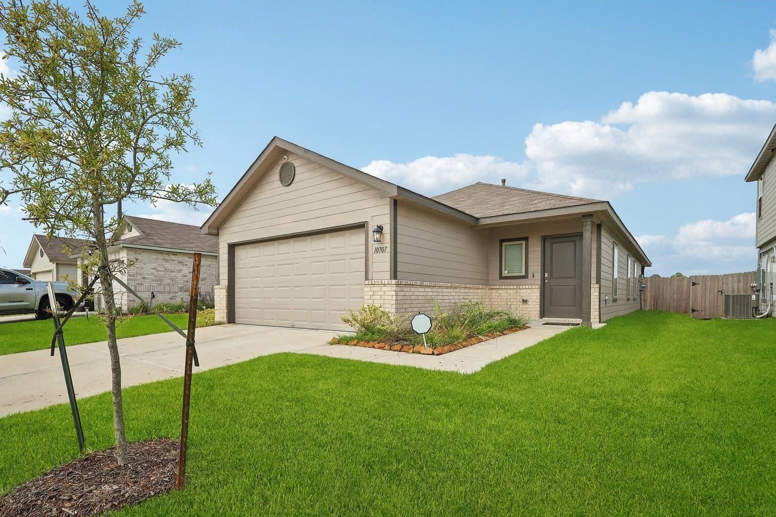Bird Of Paradise Ln, Houston, TX 77016
