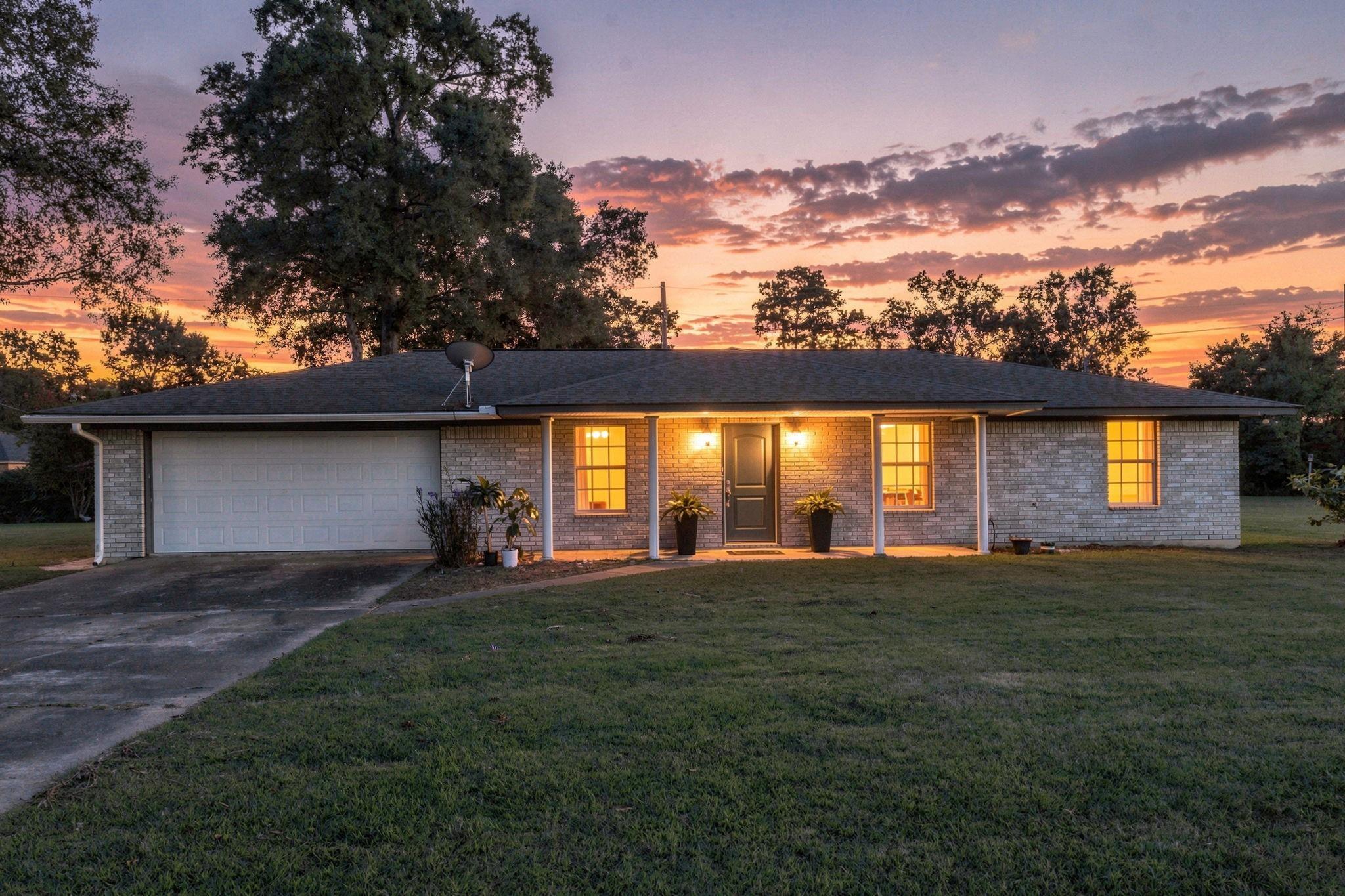 June St, Orange, TX 77632
