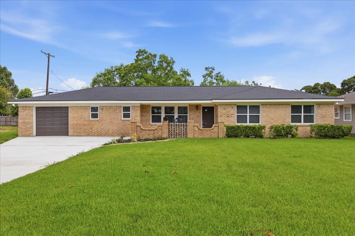 Avenue E, Nederland, TX 77627