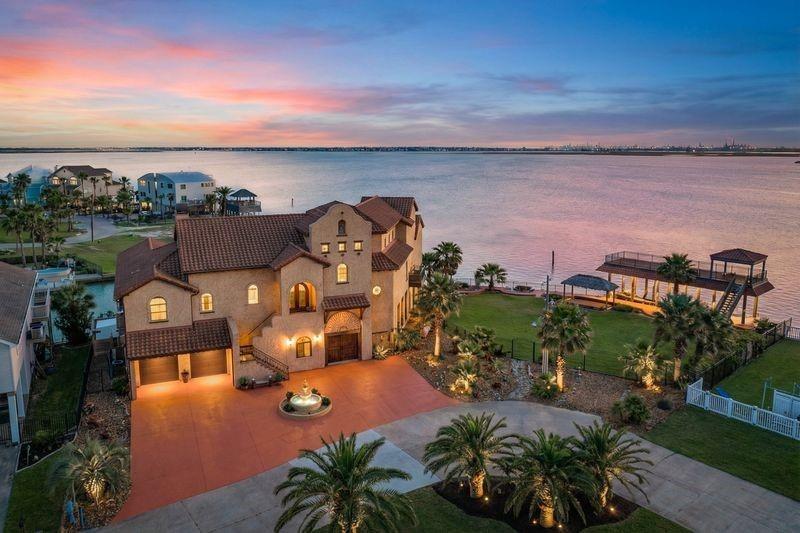Sunset Cir, Galveston, TX 77554