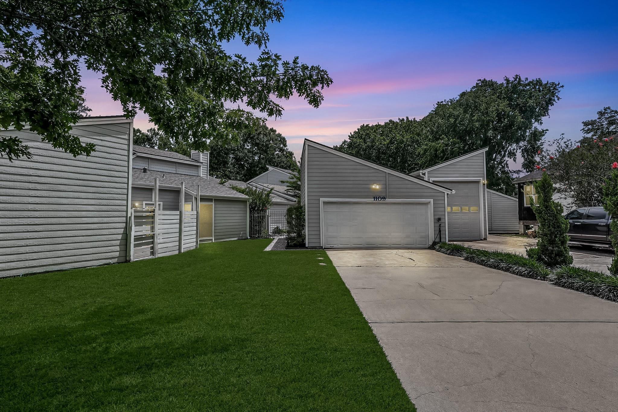 W Winding Way Dr, Friendswood, TX 77546