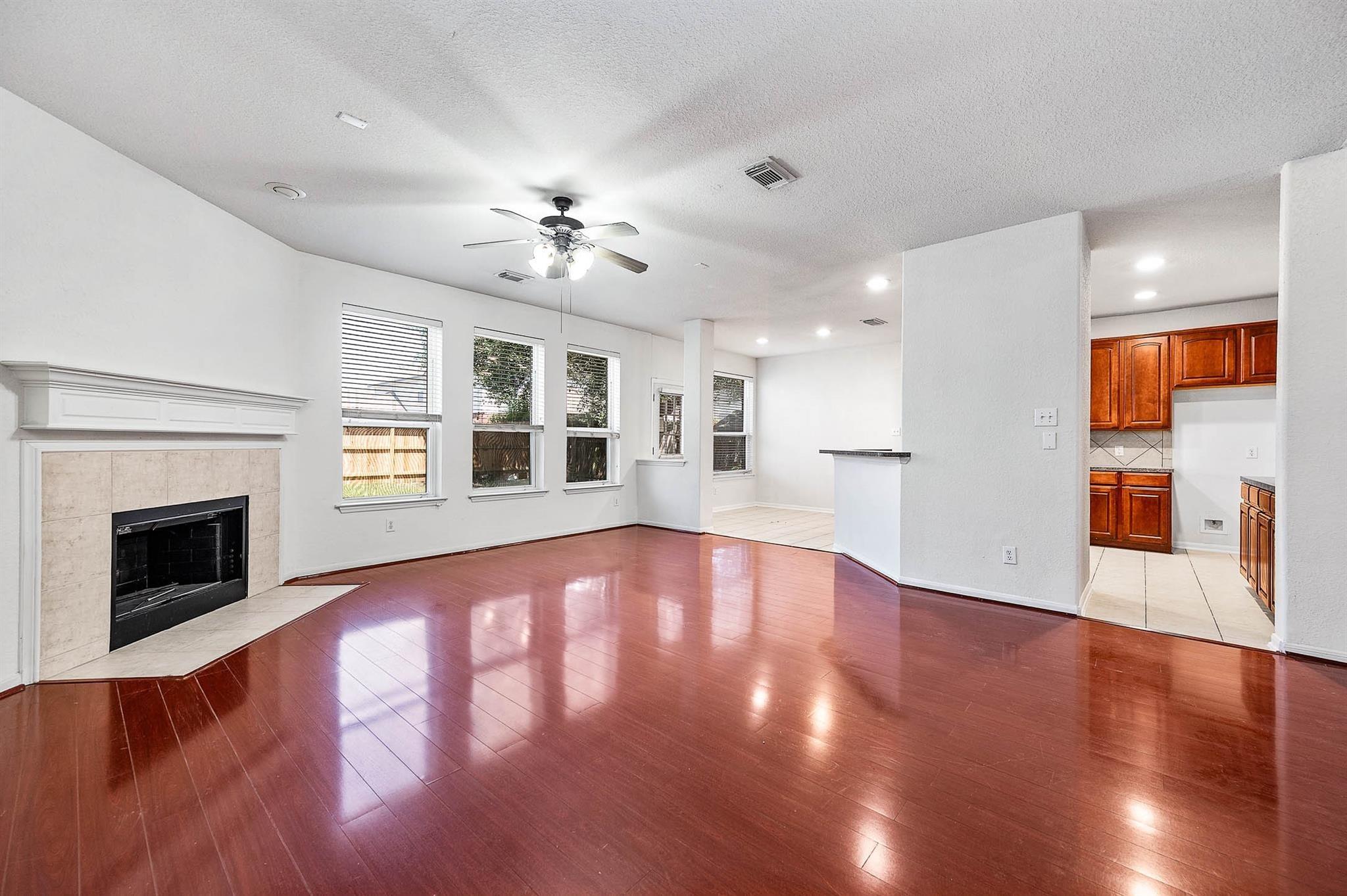 Creek Shore Ln, Pearland, TX 77581