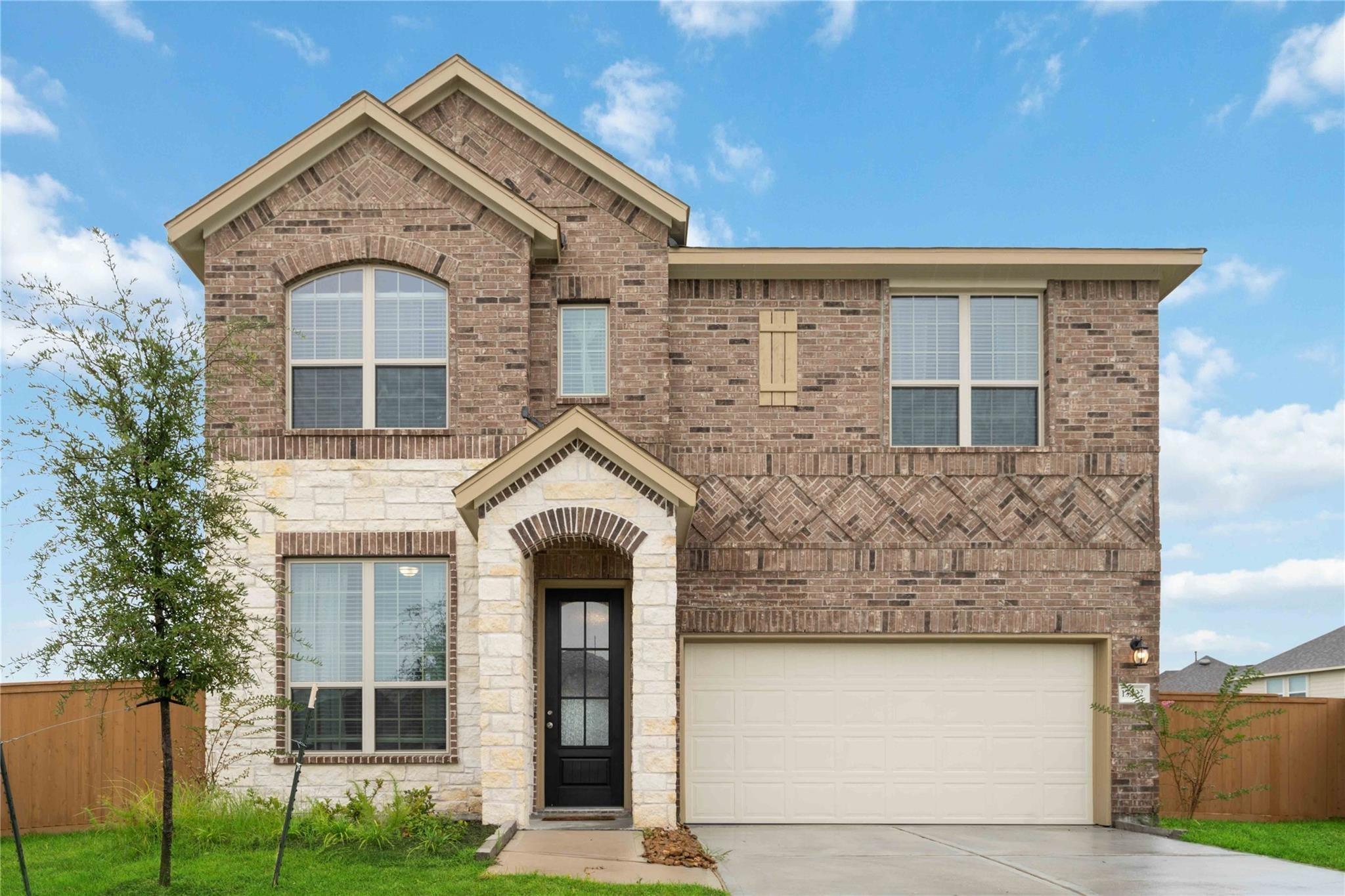 Rain Lily Dr, La Marque, TX 77568