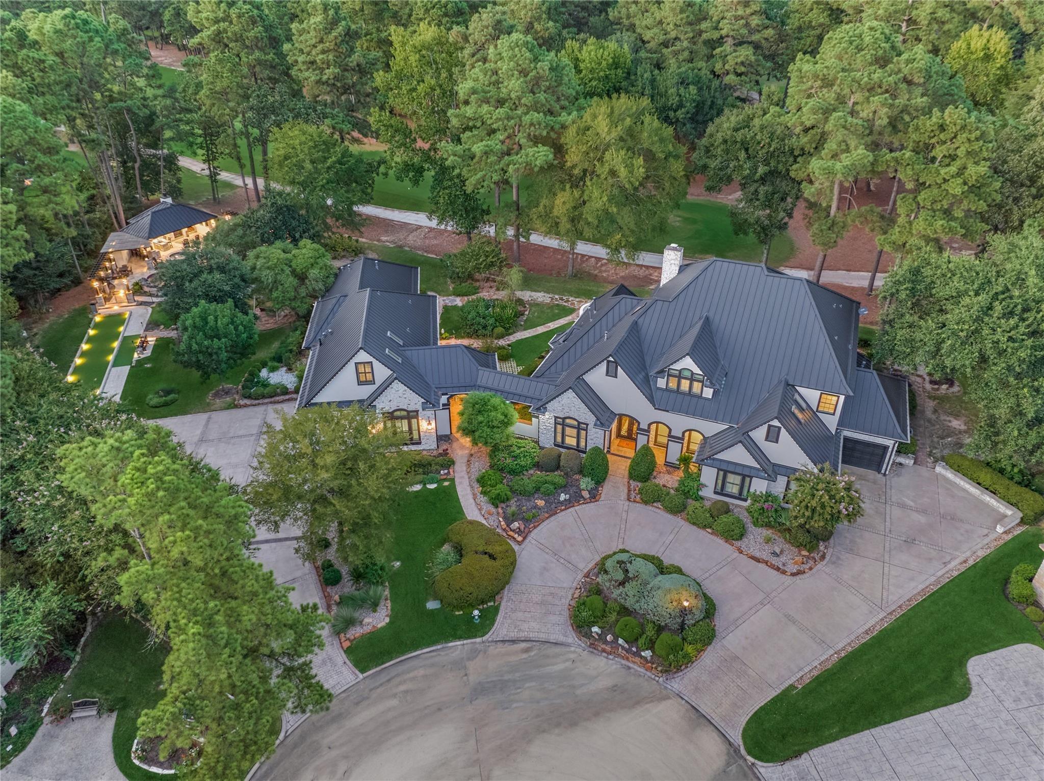 W Oaks Ct, Montgomery, TX 77356