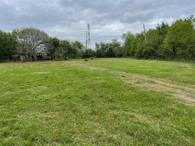 Clara Ln, Rosharon, TX 77583