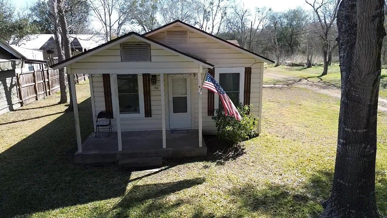 Milam Ave, Eagle Lake, TX 77434