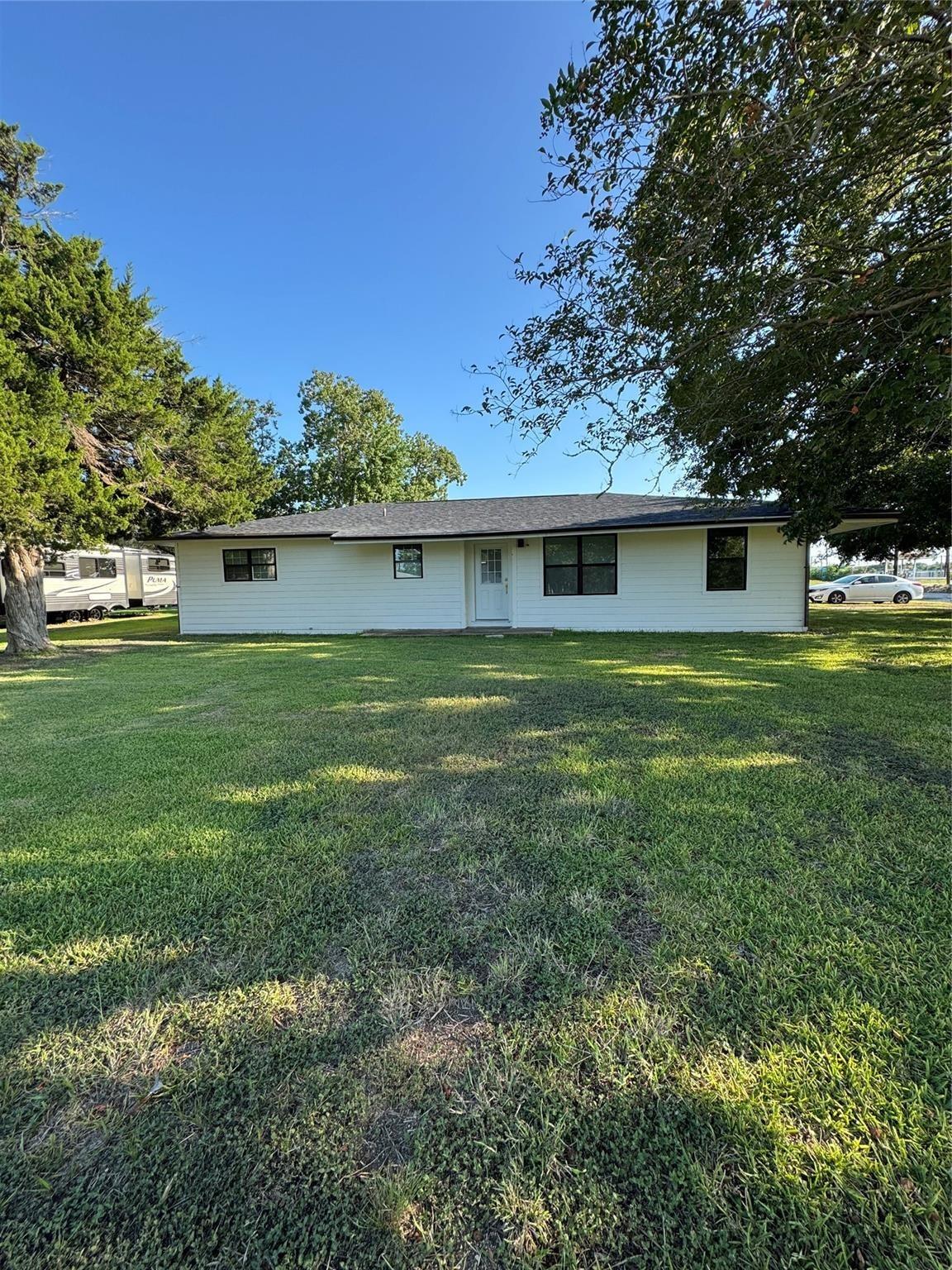 E Austin Ave, Palacios, TX 77465