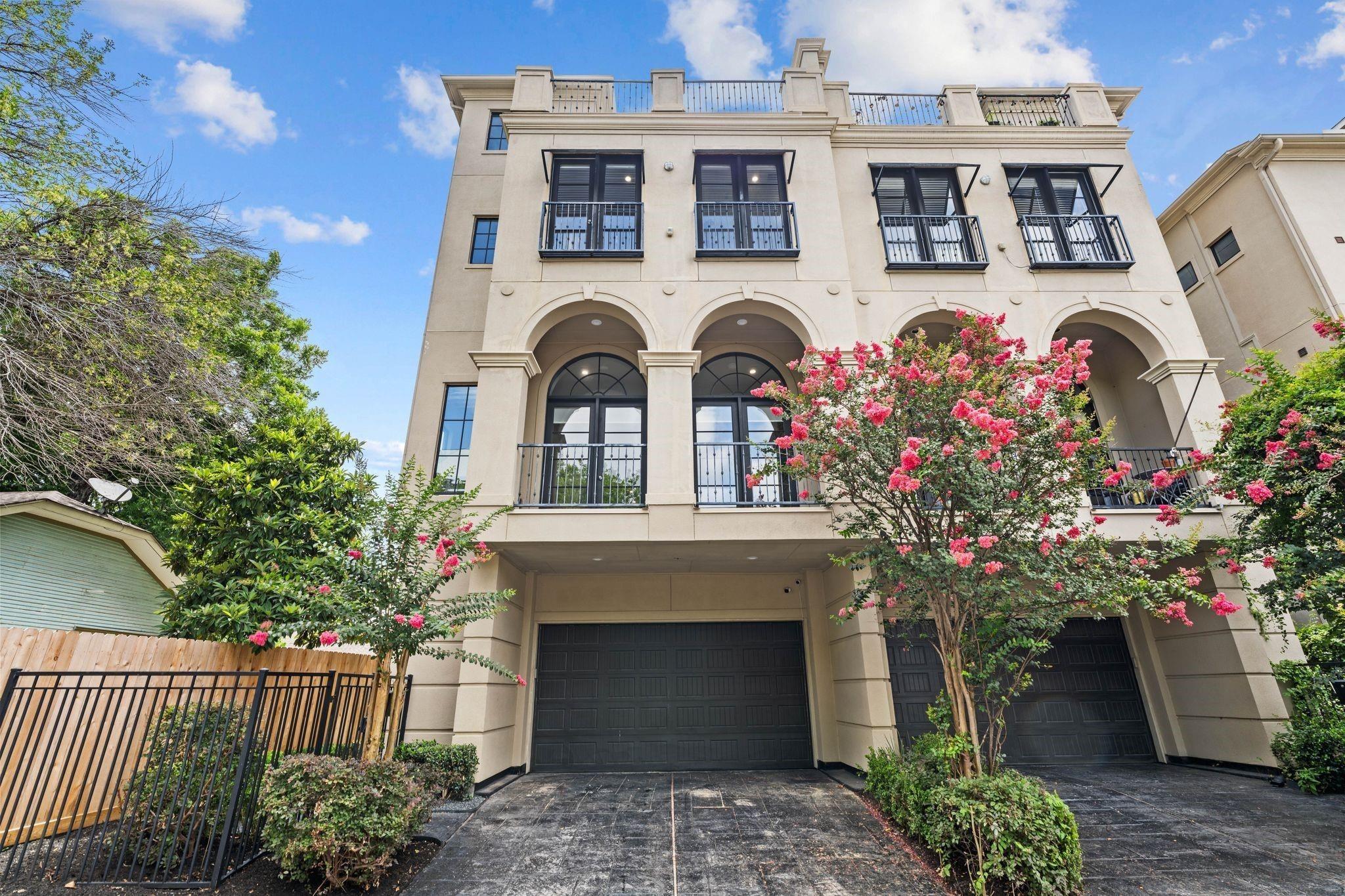 Thompson St, Houston, TX 77007