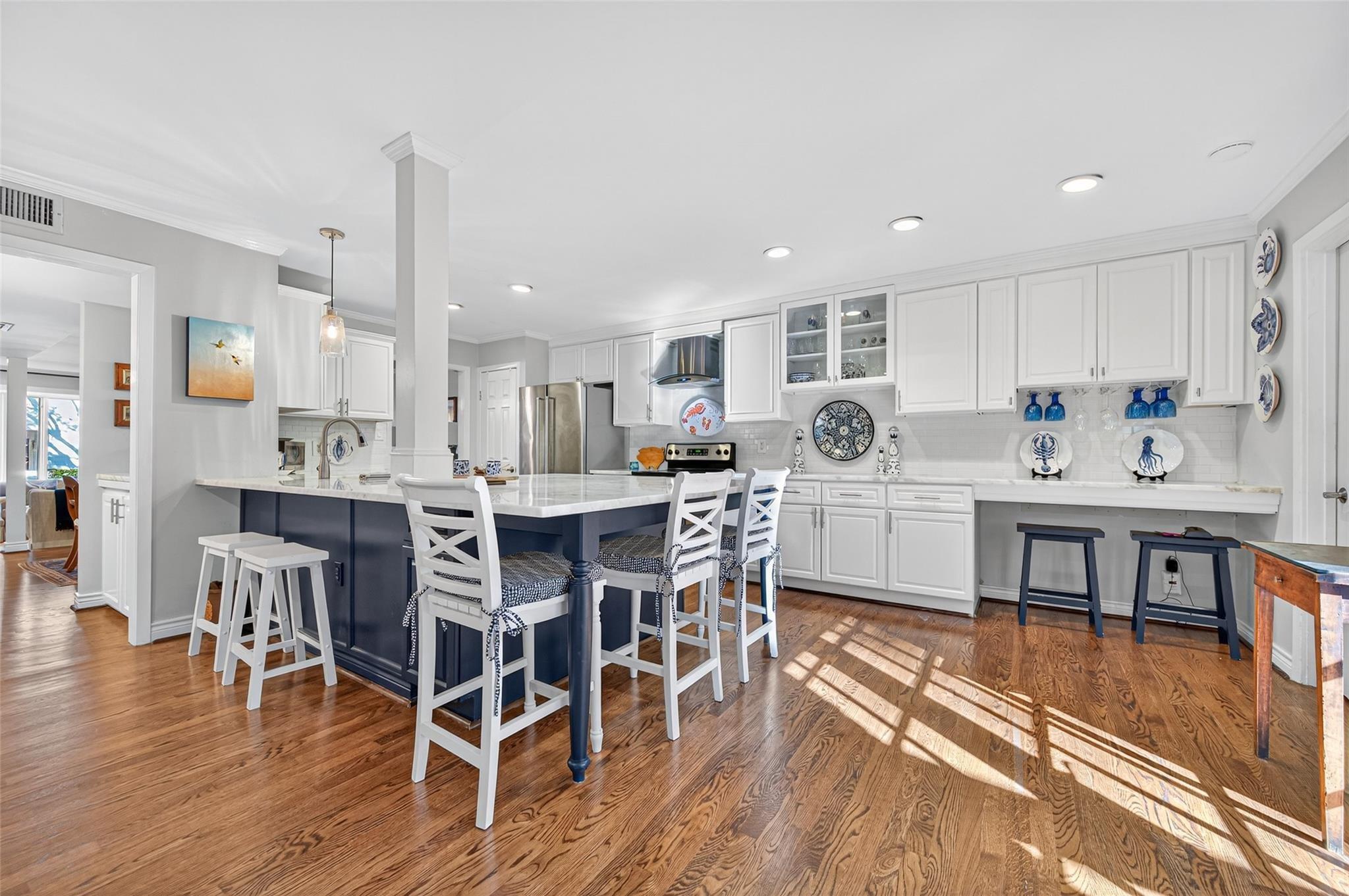 Chatsworth Dr, Houston, TX 77024