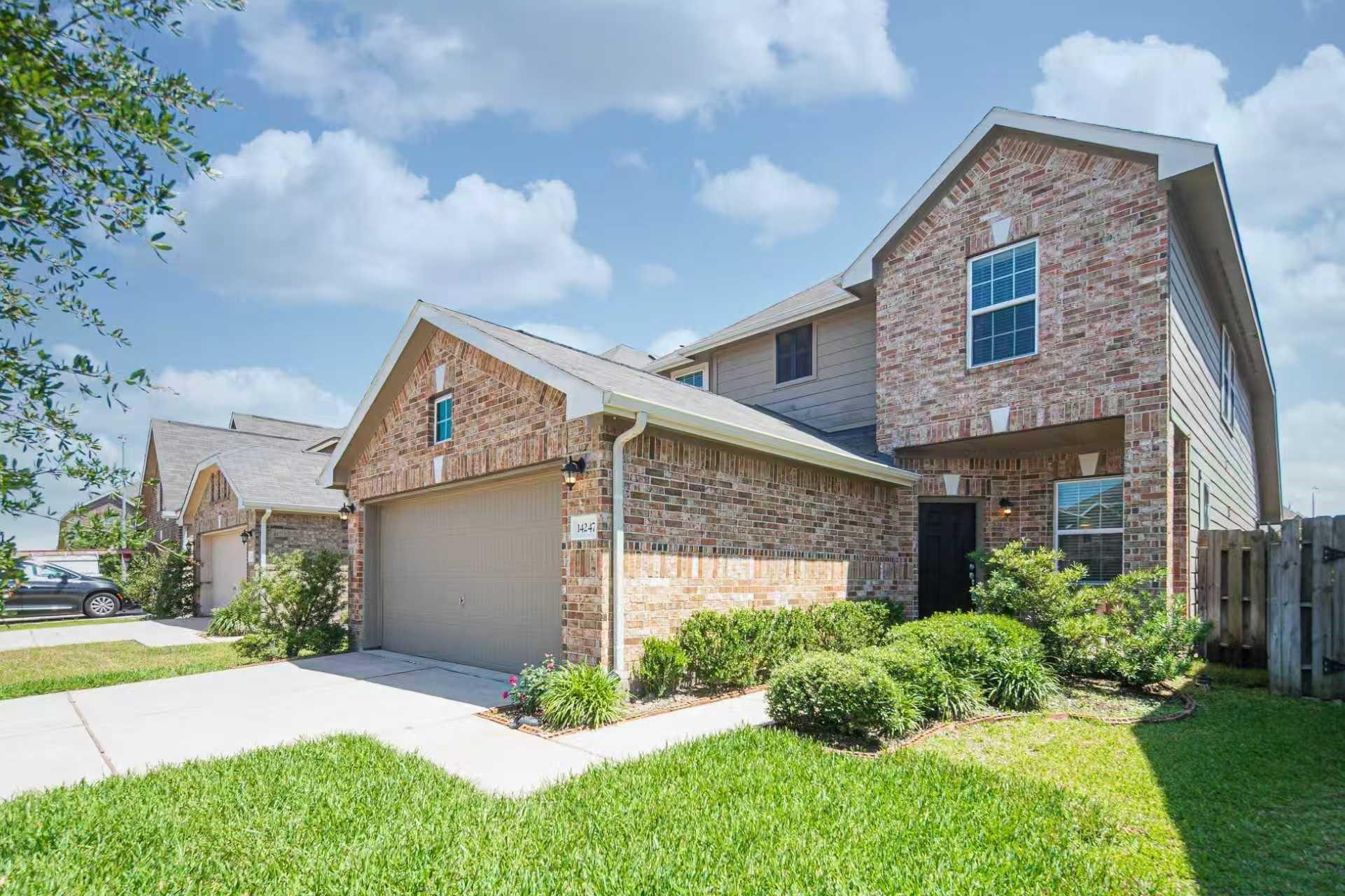 Garland Brook Dr, Houston, TX 77083