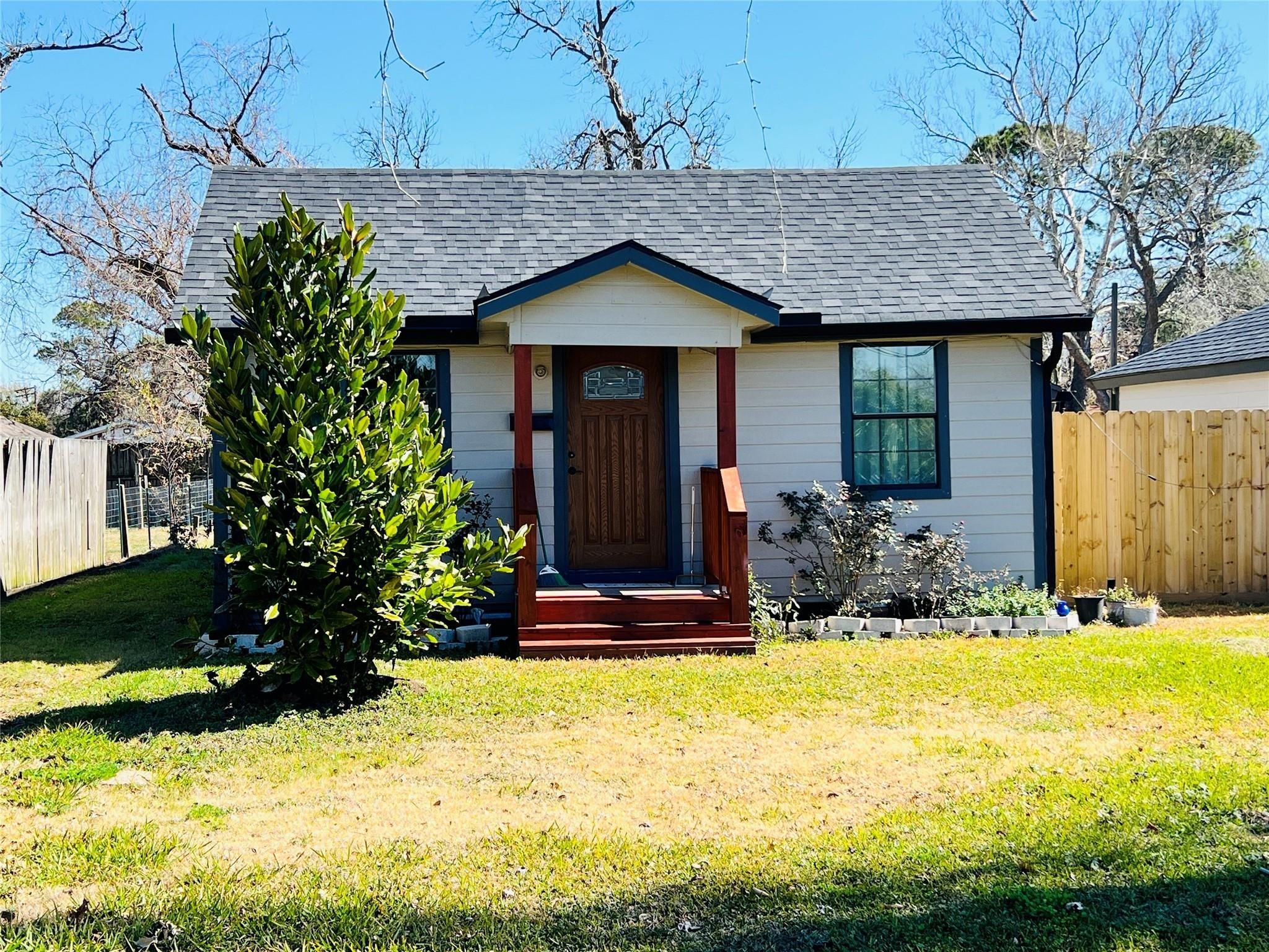 Aycock St, Clute, TX 77531