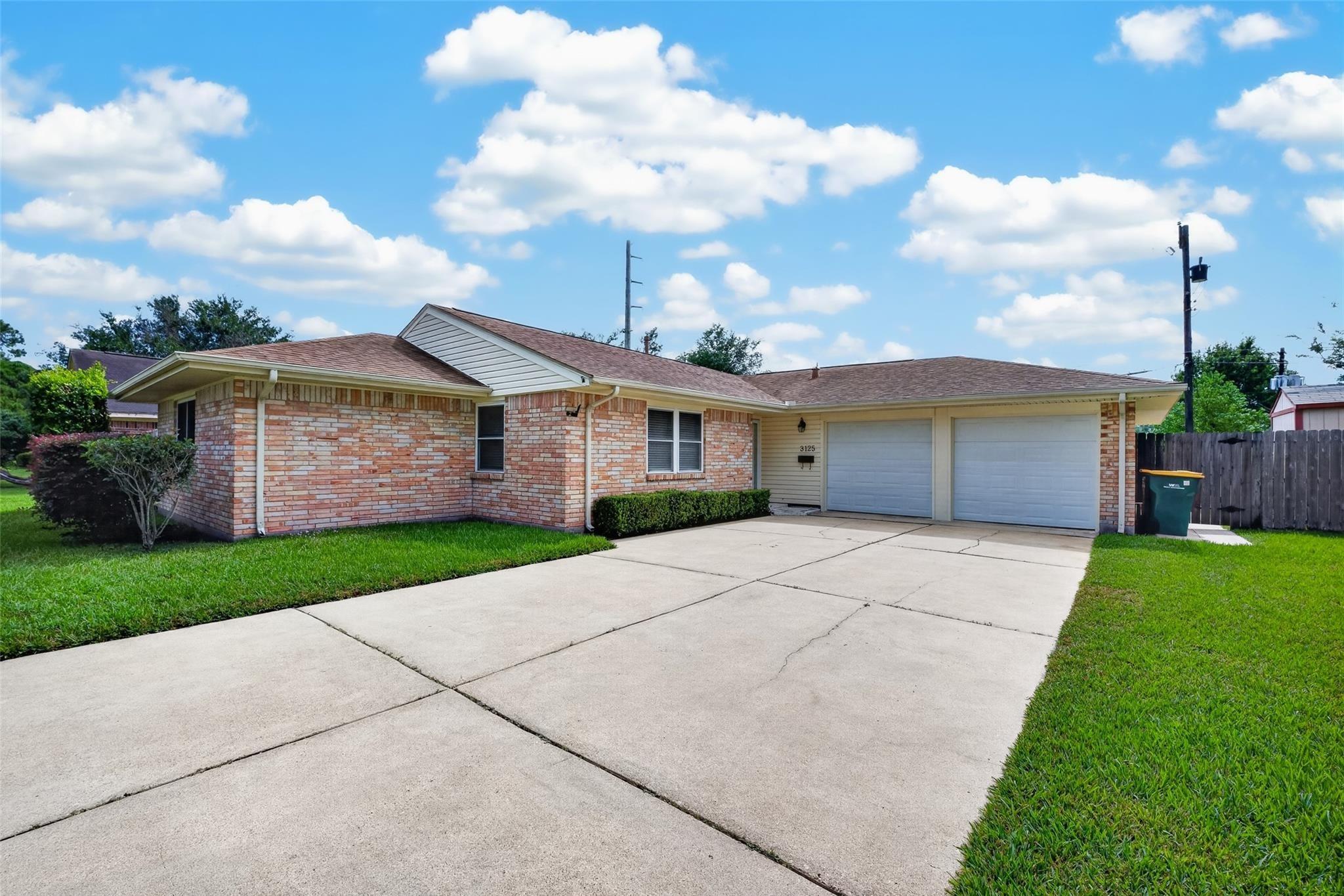 Mar Ann Dr, La Marque, TX 77568