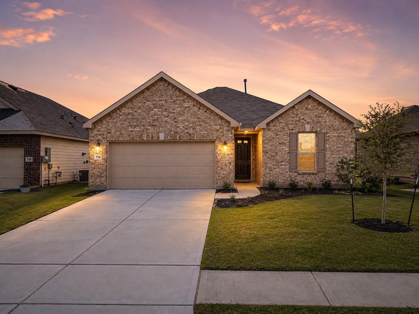Allana Ln, Alvin, TX 77511