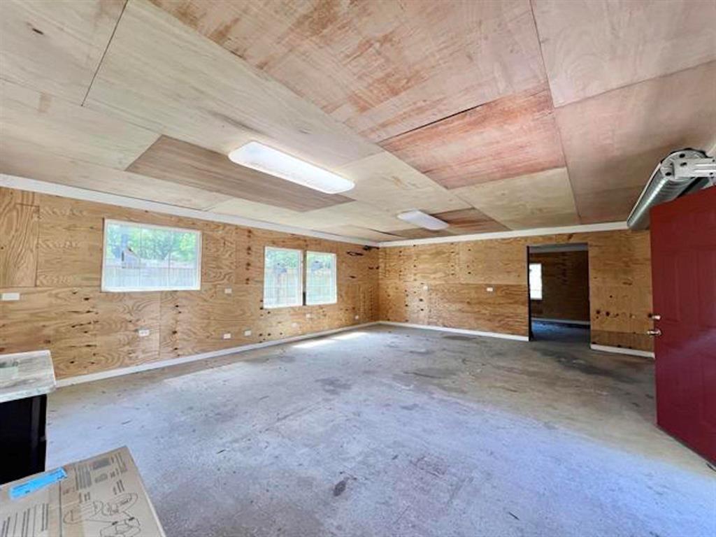 Elm St, Vidor, TX 77662
