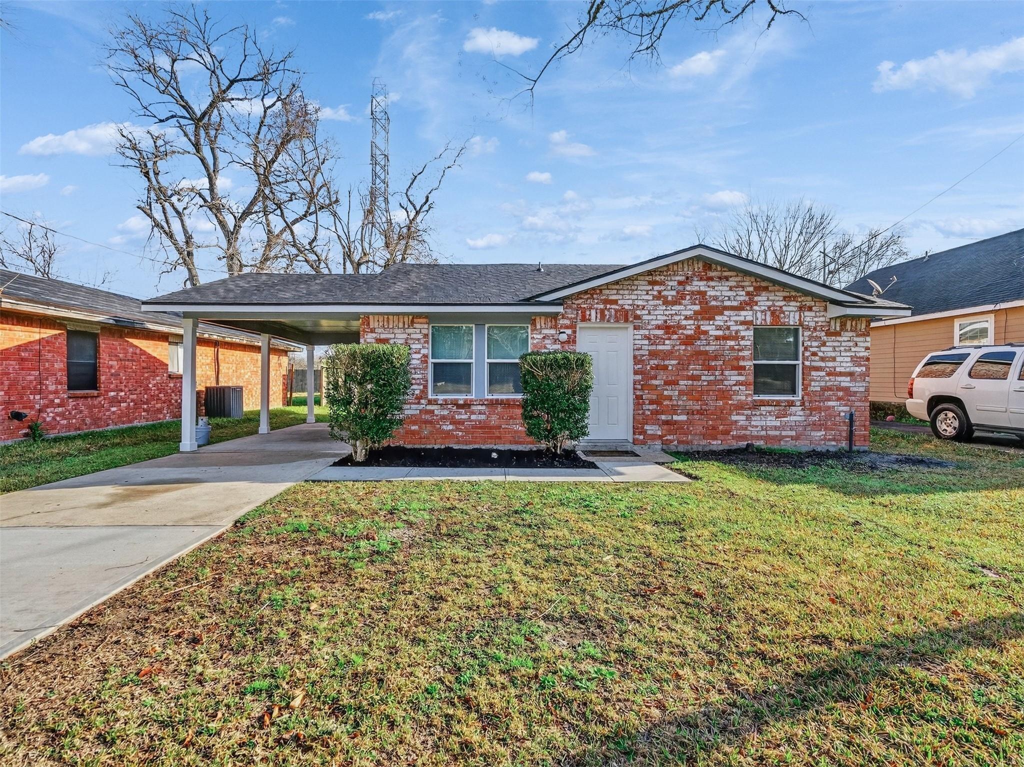 Timber Dr, Dickinson, TX 77539