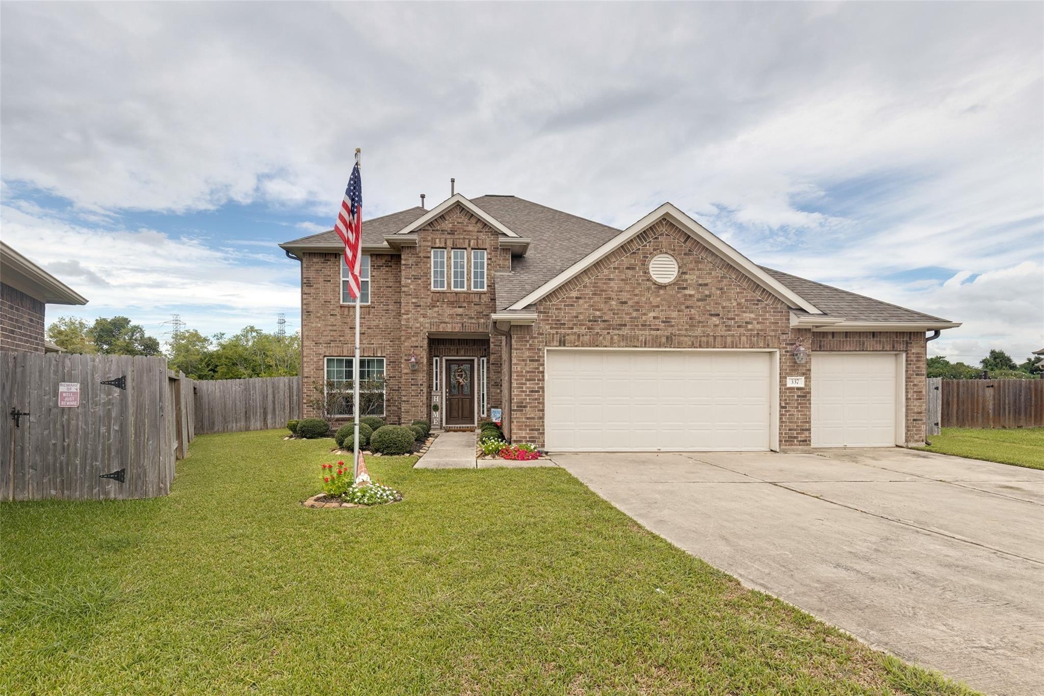 Burgundy Dr, Alvin, TX 77511