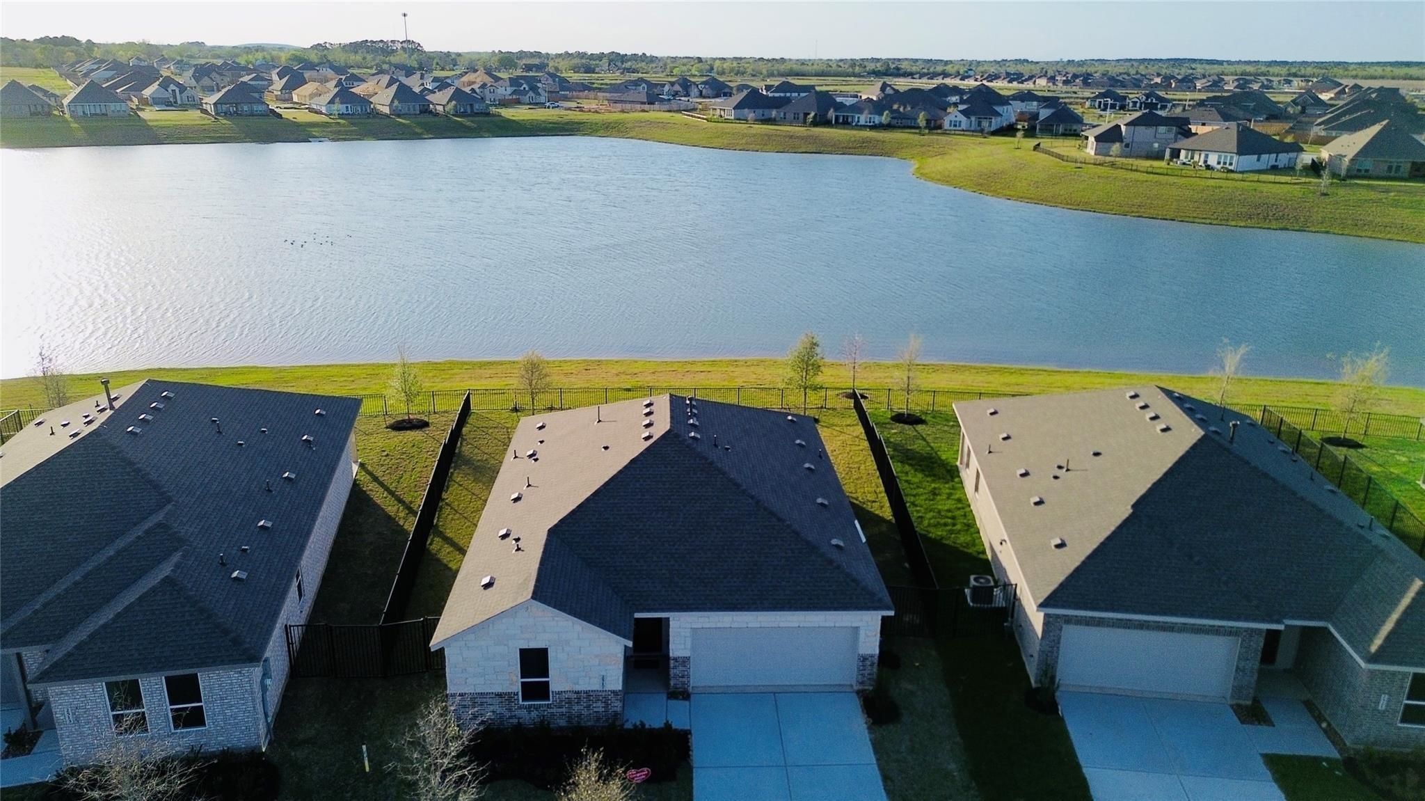 Lago Costa Dr, La Marque, TX 77568