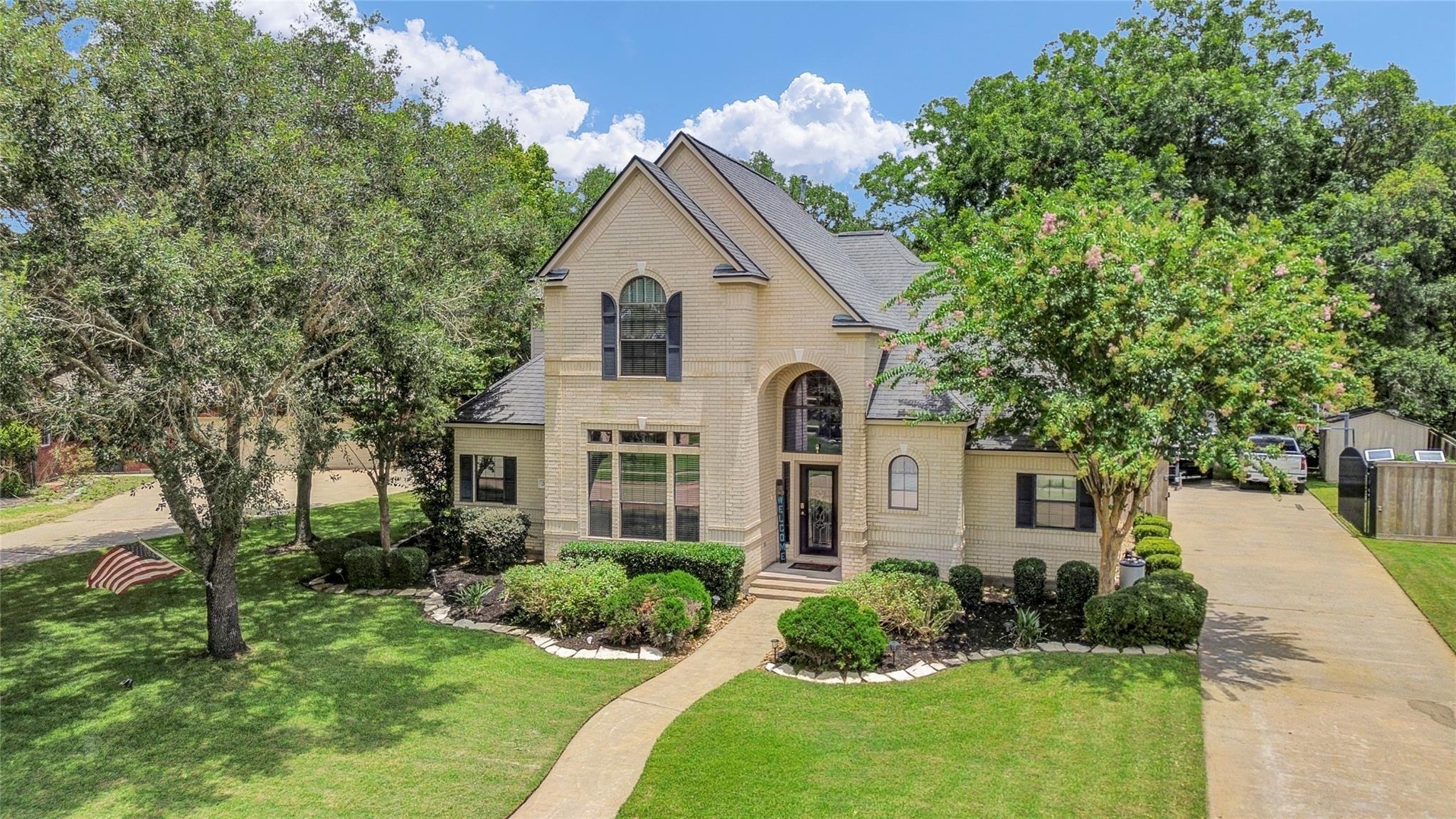 River Oaks Dr, Lake Jackson, TX 77566