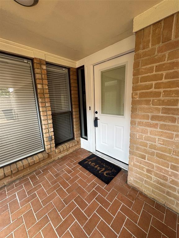 E Oakwood Ct, Houston, TX 77040