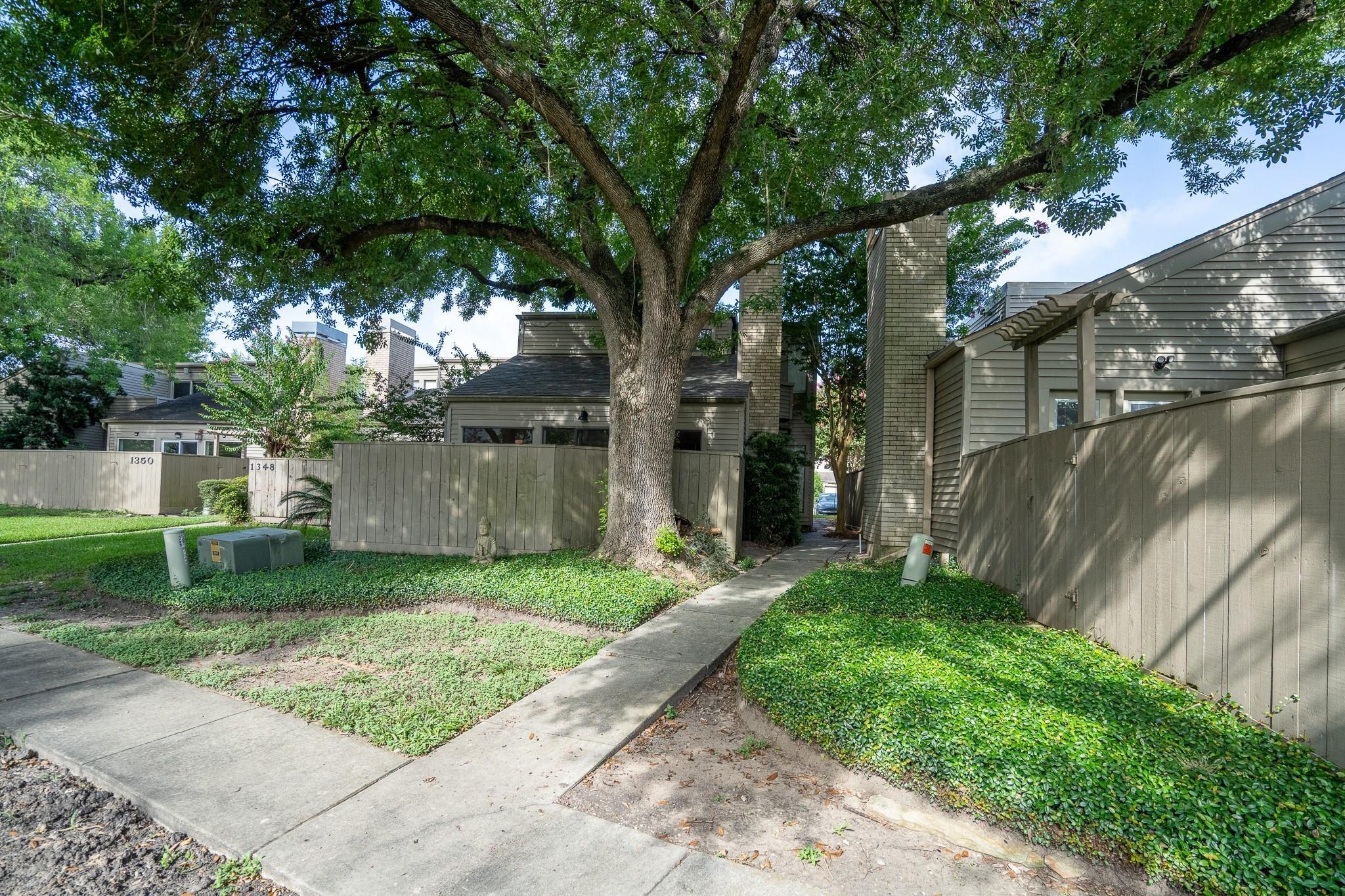 Chardonnay Dr, Houston, TX 77077