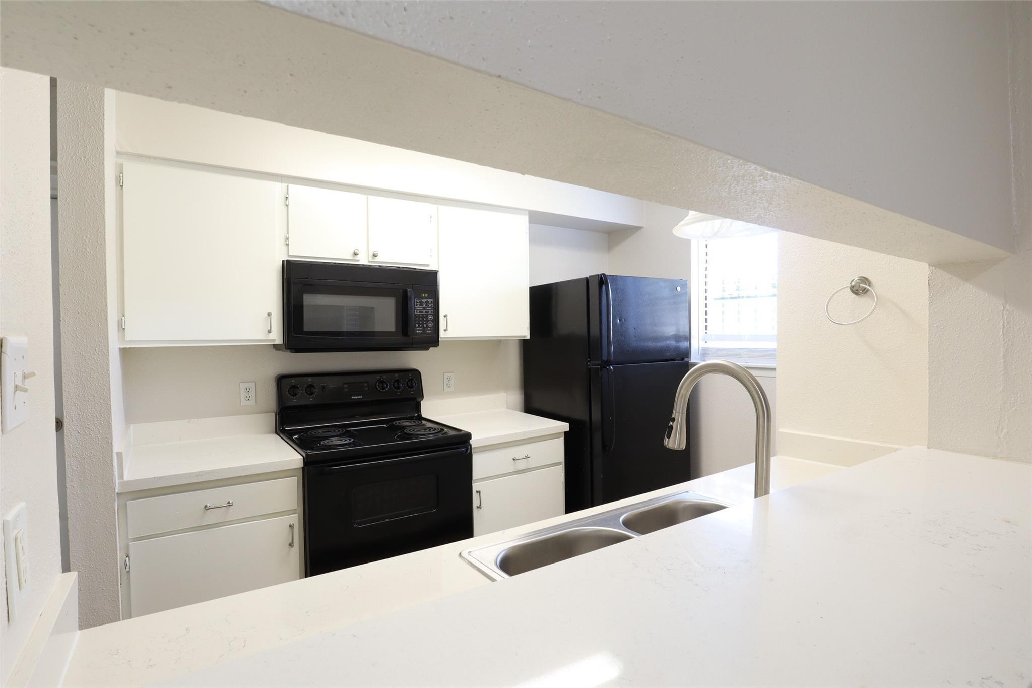 Sands Point Dr, Houston, TX 77074