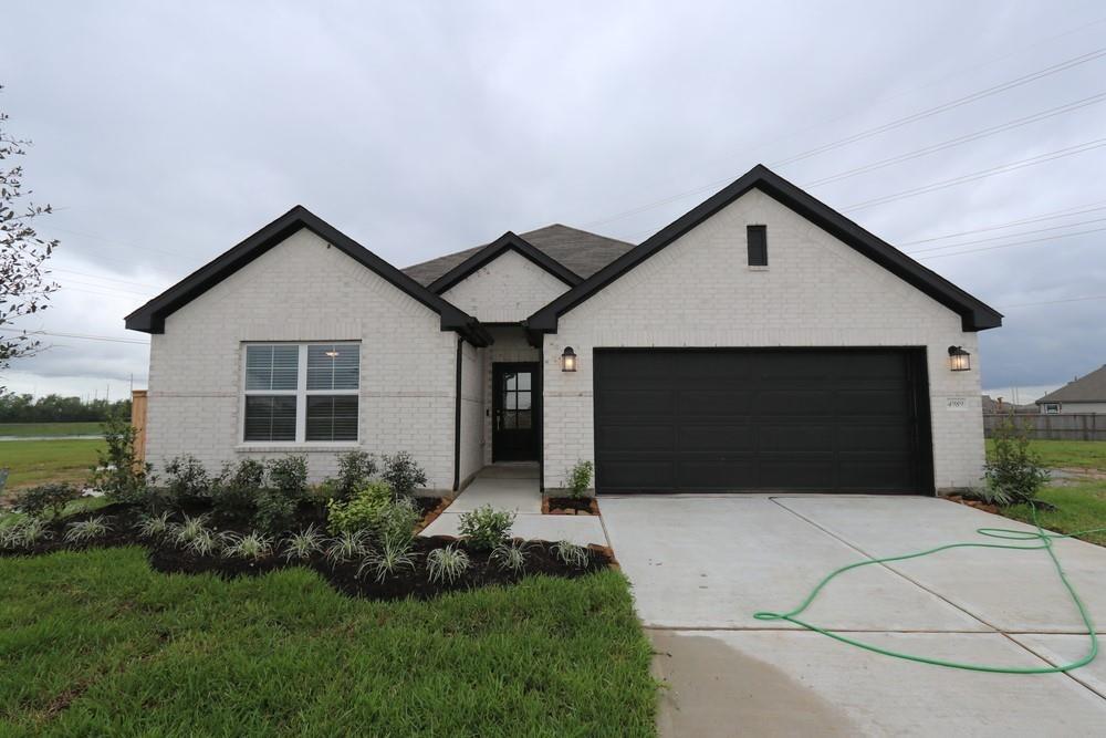 Perennial Ln, La Marque, TX 77568