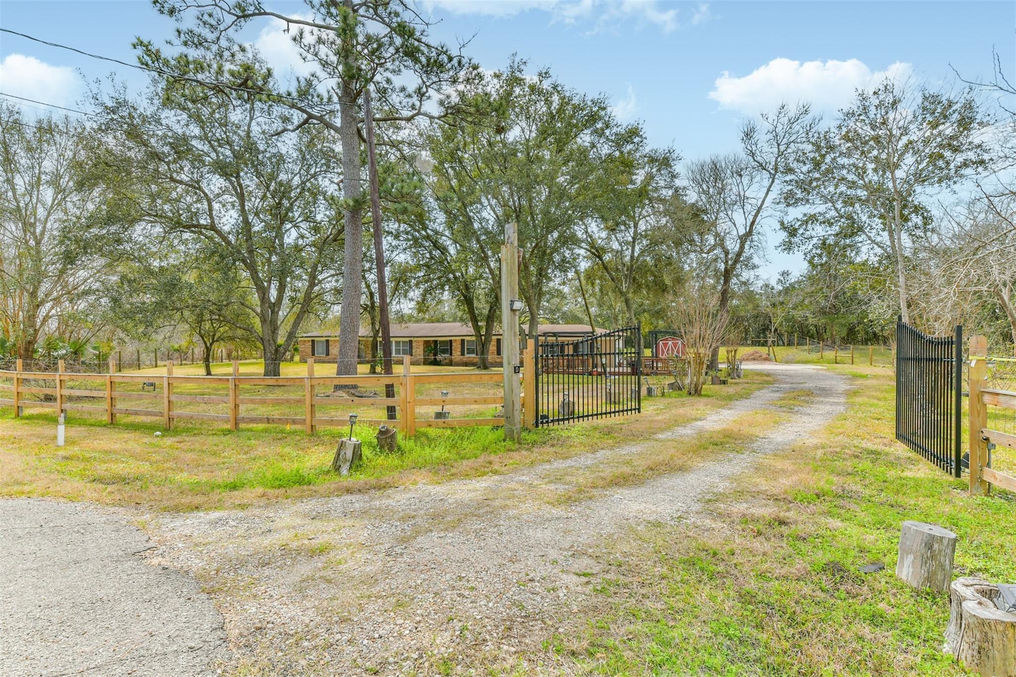 Lazy Ln, Hitchcock, TX 77563