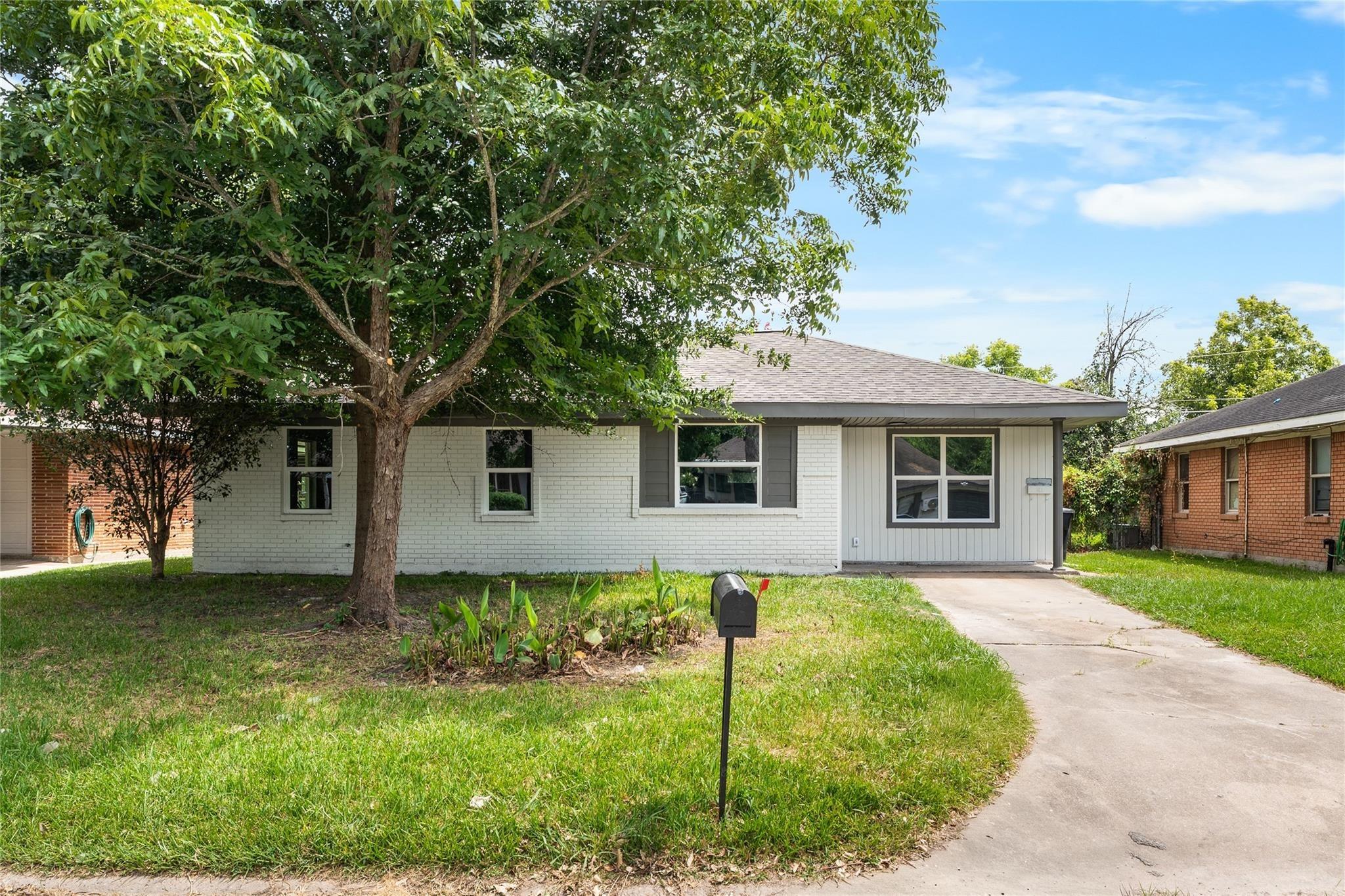 Briarwick Ln, Houston, TX 77093