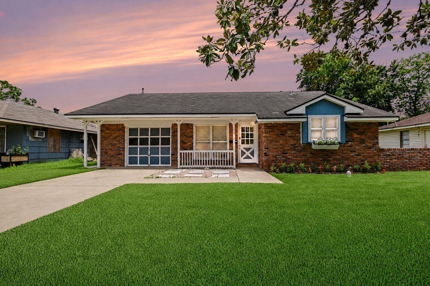 Chestnut St, Lake Jackson, TX 77566