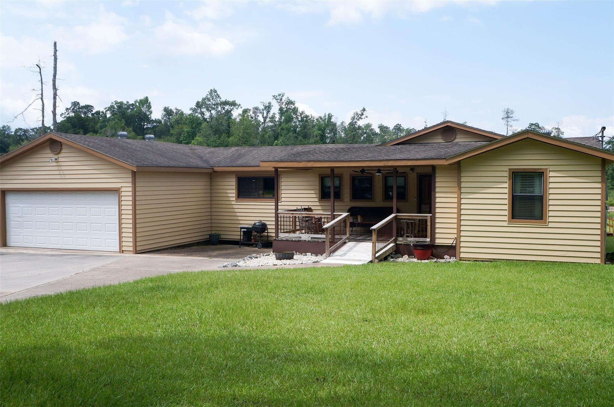 Hickory Dr E, Livingston, TX 77351