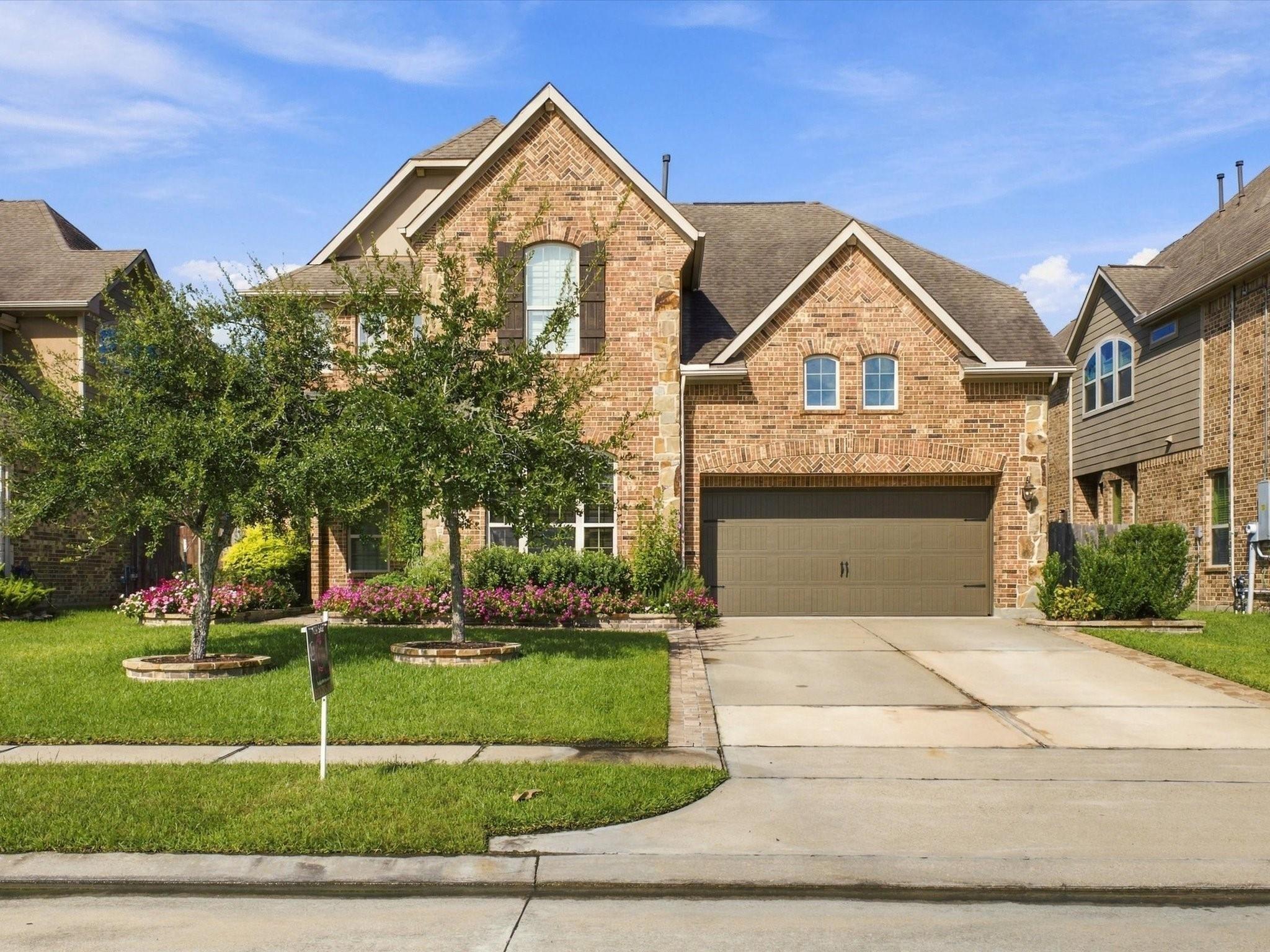 Longwood Glen Ln, Friendswood, TX 77546