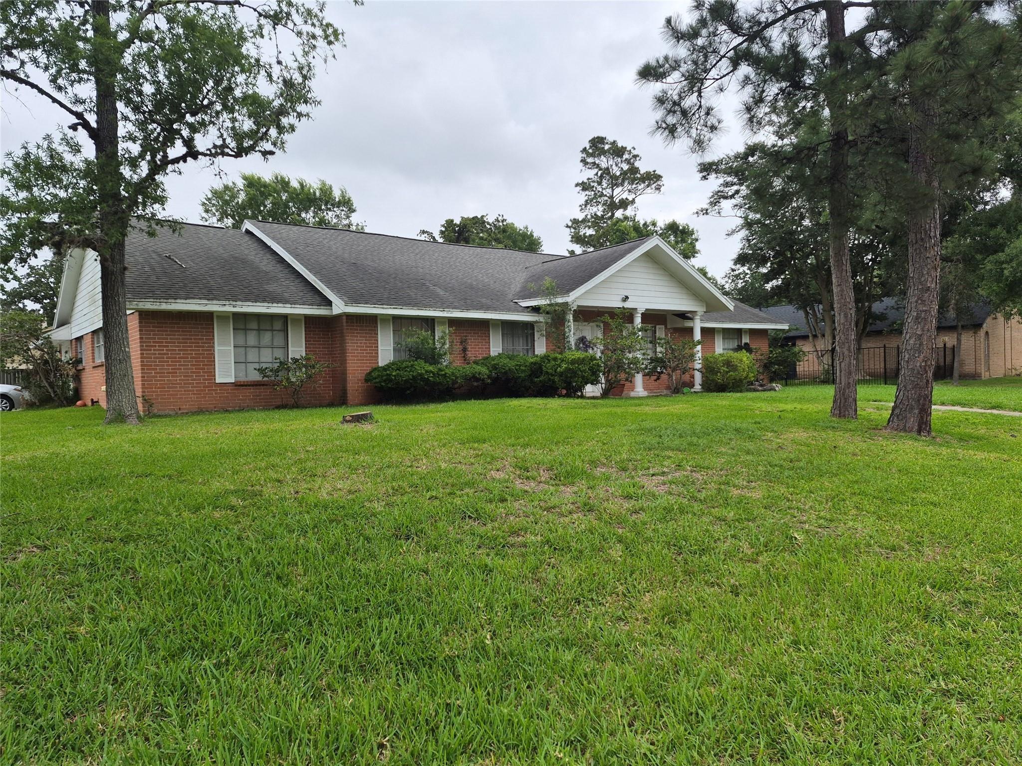 Oak Leaf St, La Porte, TX 77571