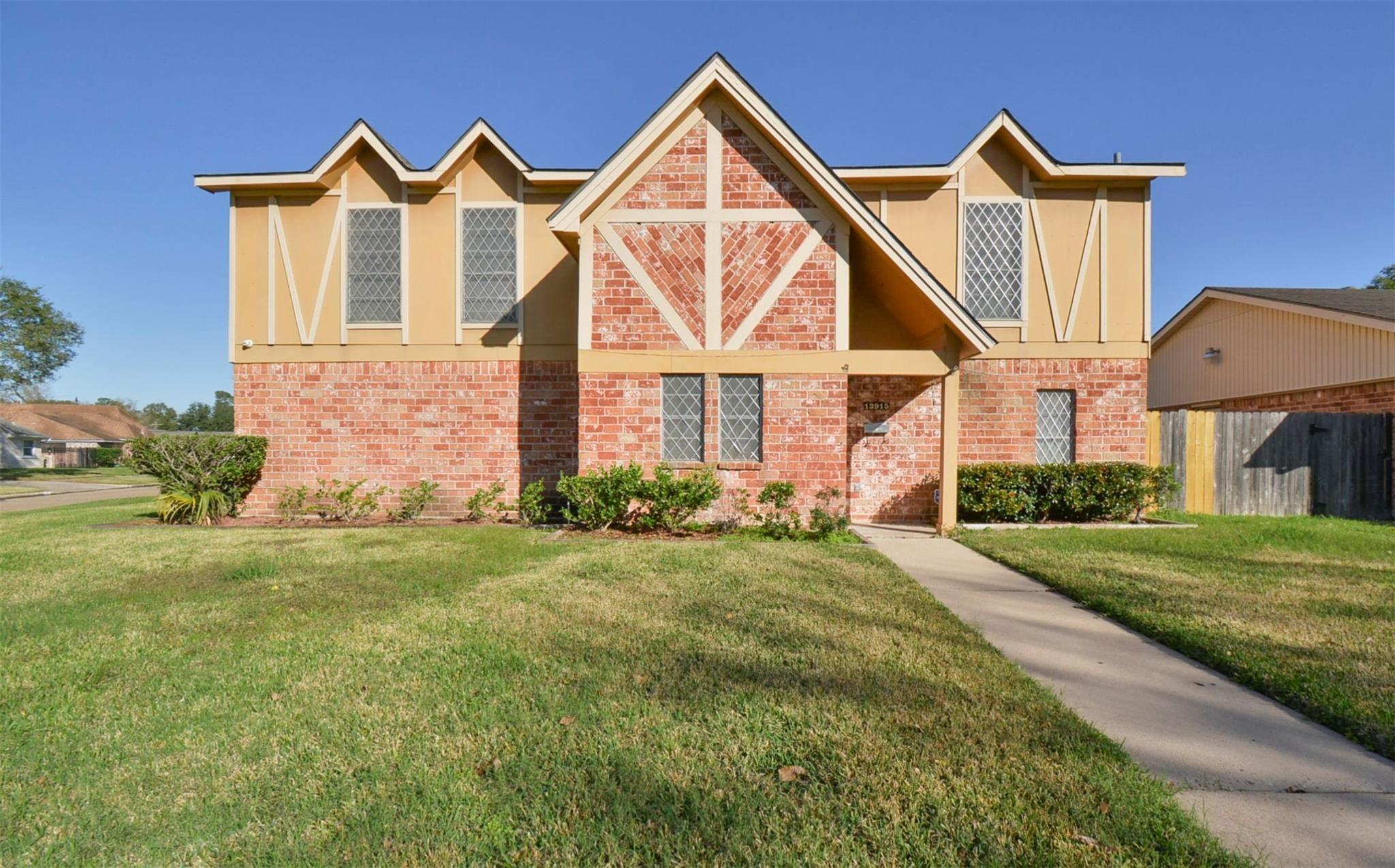 Roundstone Ln, Houston, TX 77015
