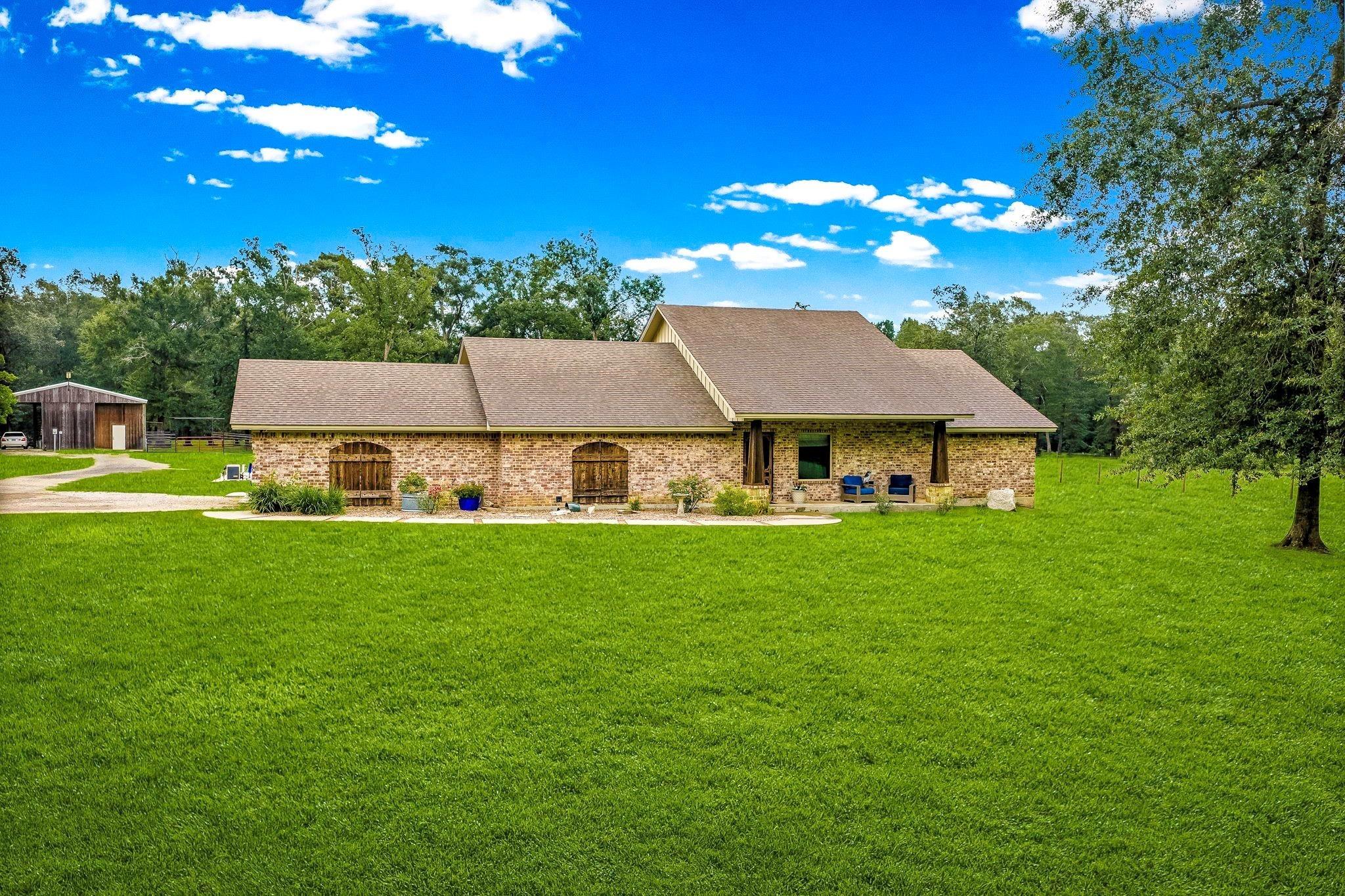 Soda Loop E, Livingston, TX 77351