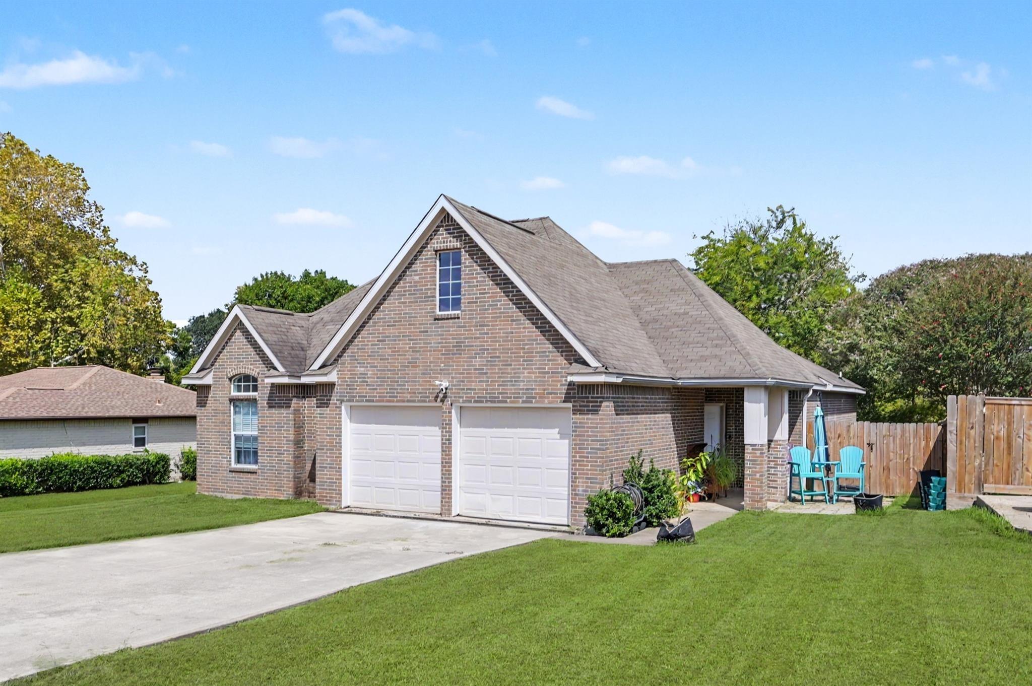 Lake Breeze Ln, Willis, TX 77318