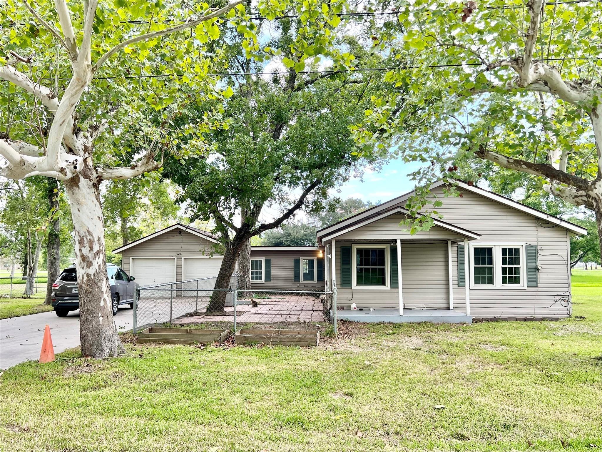 2nd St, Santa Fe, TX 77517
